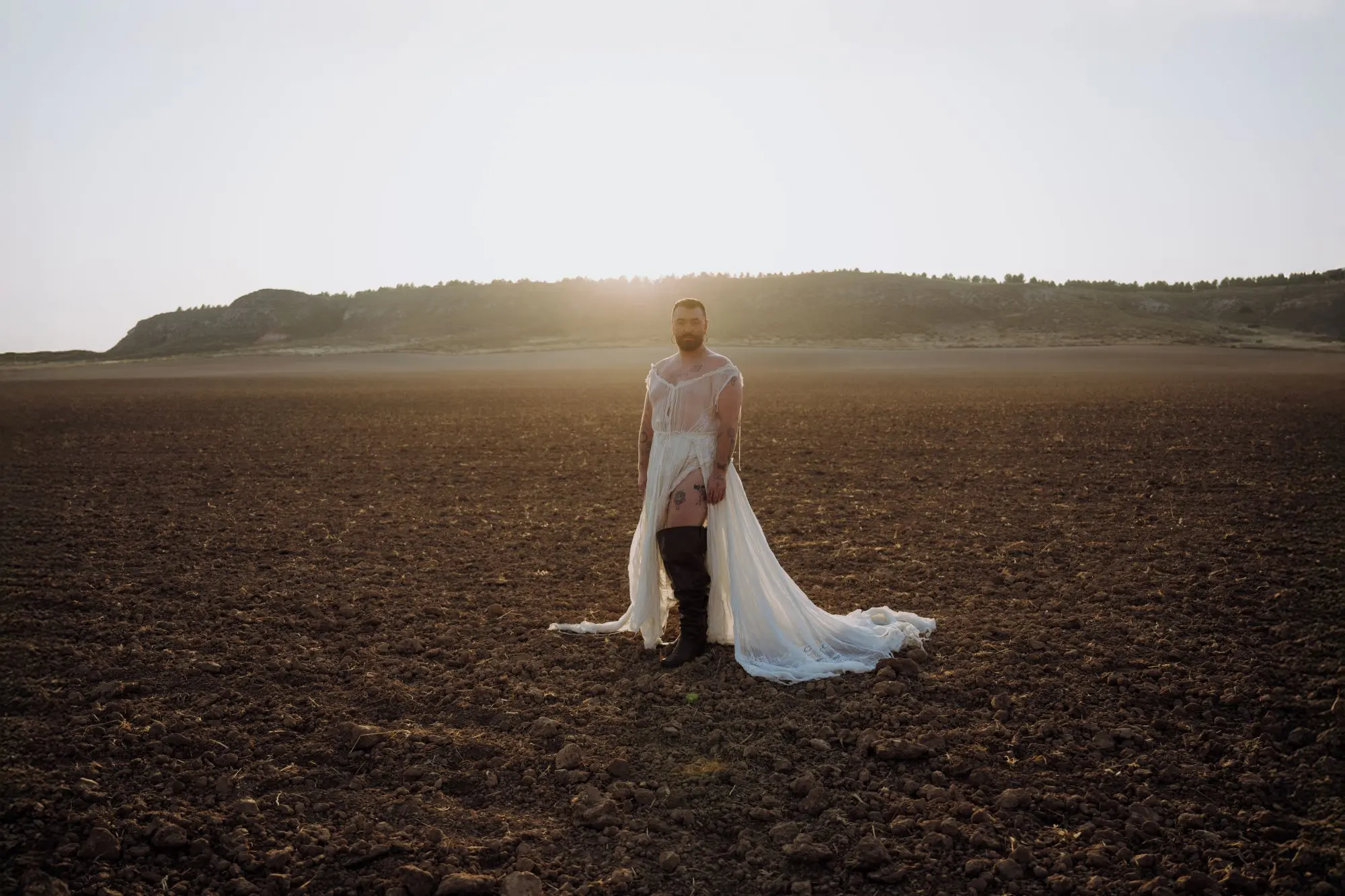 Sam Smith เปิดตัวอัลบั้มชุดที่ 5 Hazel Eyes พร้อมปล่อยซิงเกิลใหม่ Constant Companion นำเสนอดนตรีหลากหลายแนว บันทึกเสียงที่ Electric Lady Studios