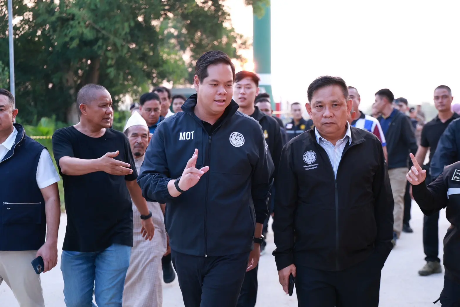 สรรเพชญ บุญญามณี รมช.คมนาคม ลงพื้นที่ติดตามสถานการณ์ความไม่สงบในปัตตานี ตรวจสอบความเสียหาย อบต.บางเขา และร้านสะดวกซื้อ สั่งเร่งประเมินงบเยียวยาฟื้นฟู