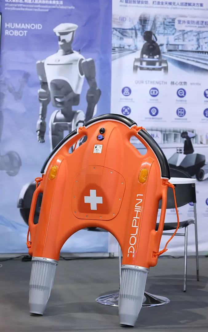 ไทยนำร่องใช้หุ่นยนต์ AI กู้ภัยทางน้ำ Dolphin ประจำการ สภ.เชิงทะเล ภูเก็ต เชื่อมต่อระบบ CCTV ช่วยเหลือผู้จมน้ำอัตโนมัติ