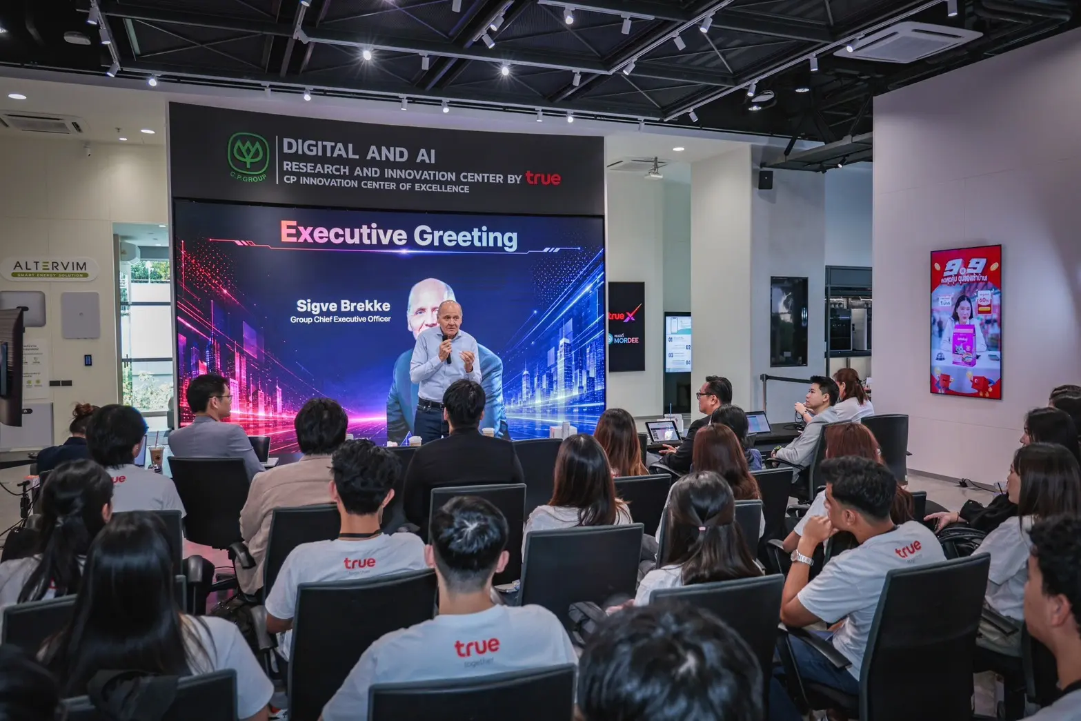 ทรู คอร์ปอเรชั่น จัดแข่งขัน Final Pitching Day โครงการ True Alpha Internship 2026 โชว์นวัตกรรม AI จากนิสิตนักศึกษา 5 ทีมที่ผ่านการฝึกงานจริง 8 สัปดาห์