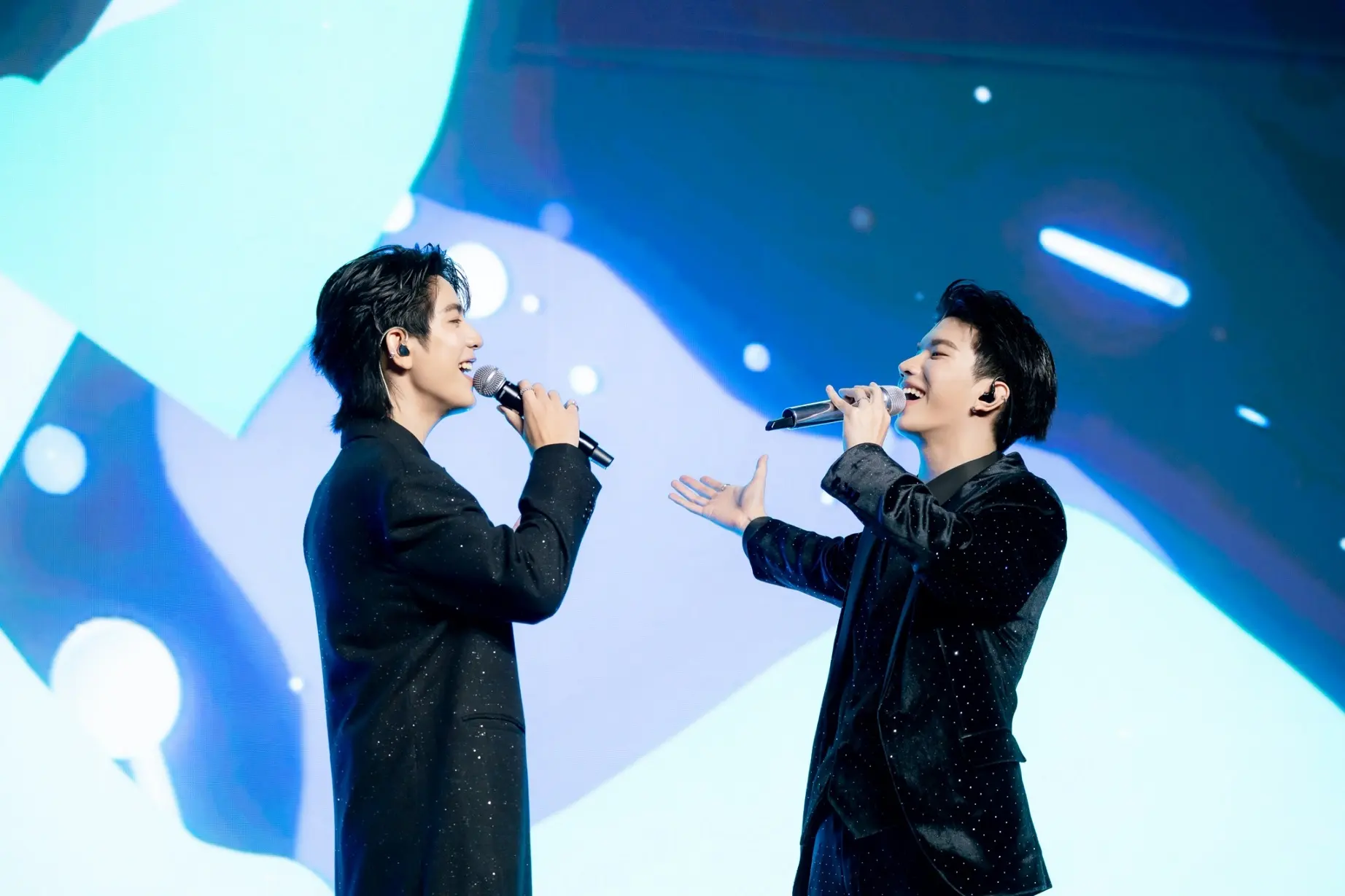 GMMTV จัดงาน WEIRDO-101 The First Gravity เปิดตัวซีรีส์ WEIRDO-101 แรงโน้มถ่วงระหว่างเรา นำแสดงโดย ซี เดชชาติ และ คีน สุวิจักขณ์