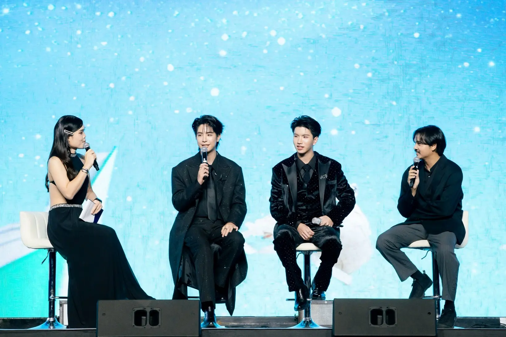 GMMTV จัดงาน WEIRDO-101 The First Gravity เปิดตัวซีรีส์ WEIRDO-101 แรงโน้มถ่วงระหว่างเรา นำแสดงโดย ซี เดชชาติ และ คีน สุวิจักขณ์