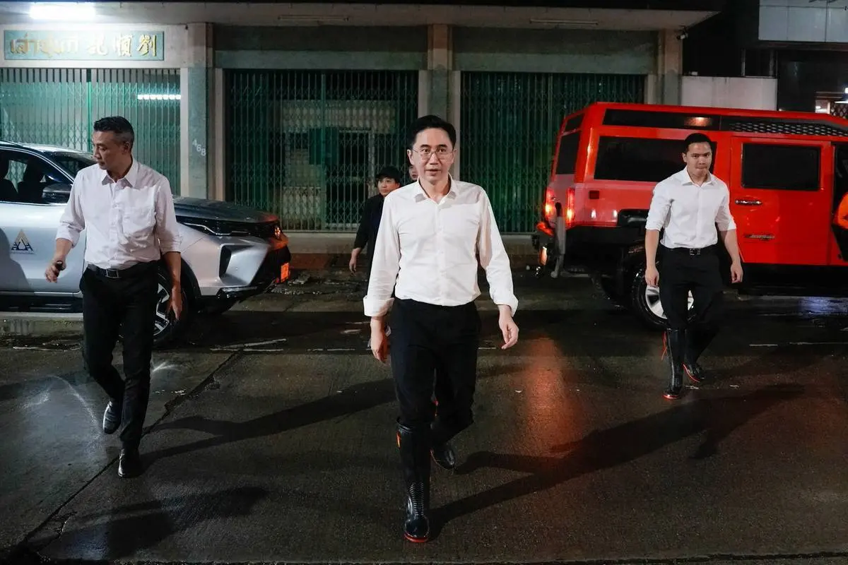 ยศชนัน วงศ์สวัสดิ์ ลงพื้นที่ติดตามสถานการณ์น้ำท่วมเมืองน่านกลางดึก สั่งตั้งศูนย์บัญชาการ 24 ชั่วโมง ณ อบจ.น่าน บูรณาการช่วยเหลือก่อนมวลน้ำหลากสู่อำเภอเวียงสา