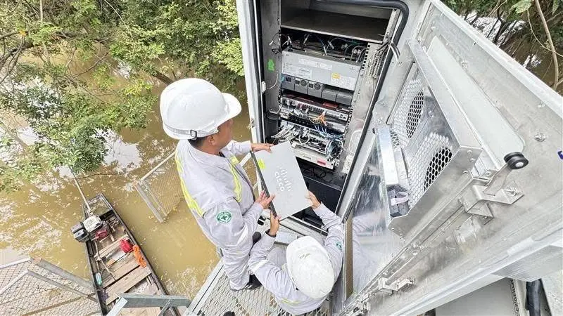 AIS เตรียมความพร้อมโครงข่ายสื่อสารทั่วประเทศ เฝ้าระวังสถานการณ์น้ำท่วมตลอด 24 ชั่วโมง เสริมพลังงานสำรองและสถานีฐานเคลื่อนที่รองรับพื้นที่ฉุกเฉิน