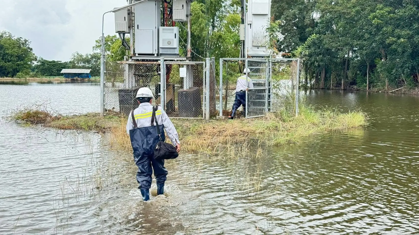 AIS เตรียมความพร้อมโครงข่ายสื่อสารทั่วประเทศ เฝ้าระวังสถานการณ์น้ำท่วมตลอด 24 ชั่วโมง เสริมพลังงานสำรองและสถานีฐานเคลื่อนที่รองรับพื้นที่ฉุกเฉิน