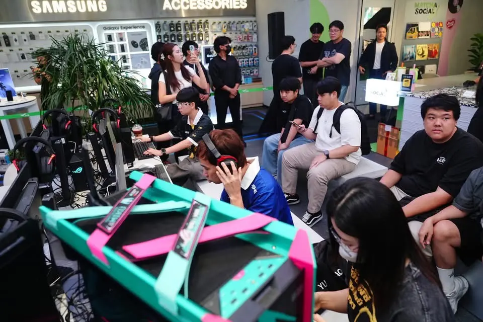 AIS ร่วมมือ ROG เปิดตัวอุปกรณ์เกมมิ่งเกียร์คอลเลกชันพิเศษ ROG Edition 20 วางจำหน่ายผ่าน AIS Shop สยามเซ็นเตอร์ และช่องทาง AIS Online Store
