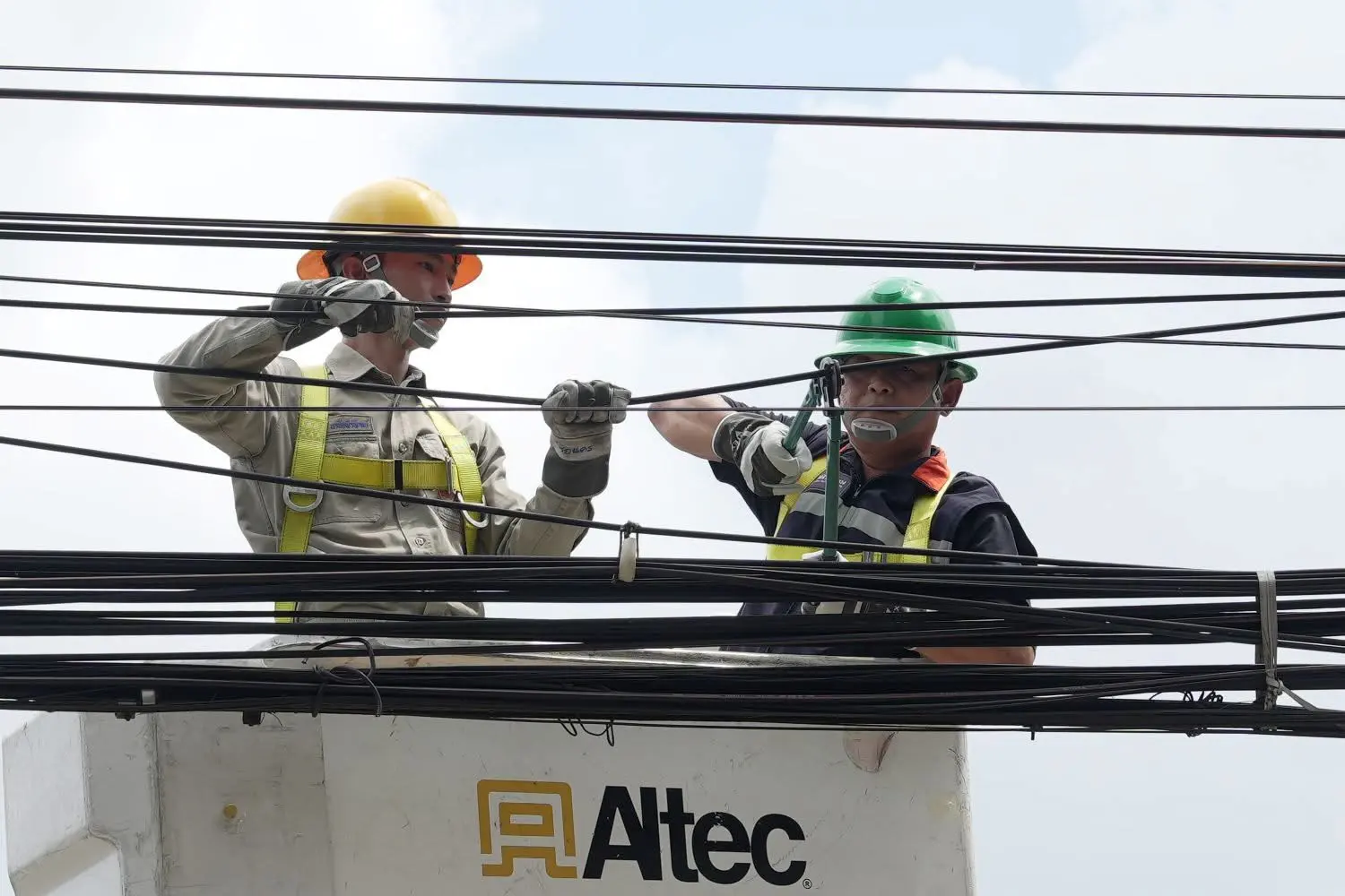 AIS ร่วมมือ กสทช. กทม. และ กฟน. นำสายสื่อสารลงใต้ดินบนถนนพระราม 4 ระยะทาง 1.8 กิโลเมตร ปรับทัศนียภาพเมืองรับการประชุม IMF-World Bank 2026