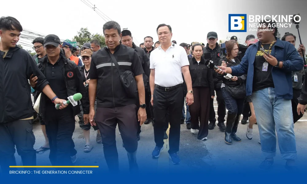 นายกรัฐมนตรีลงพื้นที่ตรวจสถานการณ์น้ำคลองเปรมประชากร เยี่ยมศูนย์พักพิงโรงเรียนบางเขน เขตหลักสี่ กำชับจัดอาหารและยารักษาโรคดูแลกลุ่มเปราะบาง