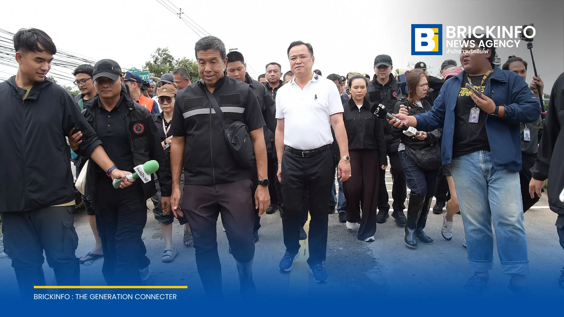 นายกรัฐมนตรีลงพื้นที่ตรวจสถานการณ์น้ำคลองเปรมประชากร เยี่ยมศูนย์พักพิงโรงเรียนบางเขน เขตหลักสี่ กำชับจัดอาหารและยารักษาโรคดูแลกลุ่มเปราะบาง