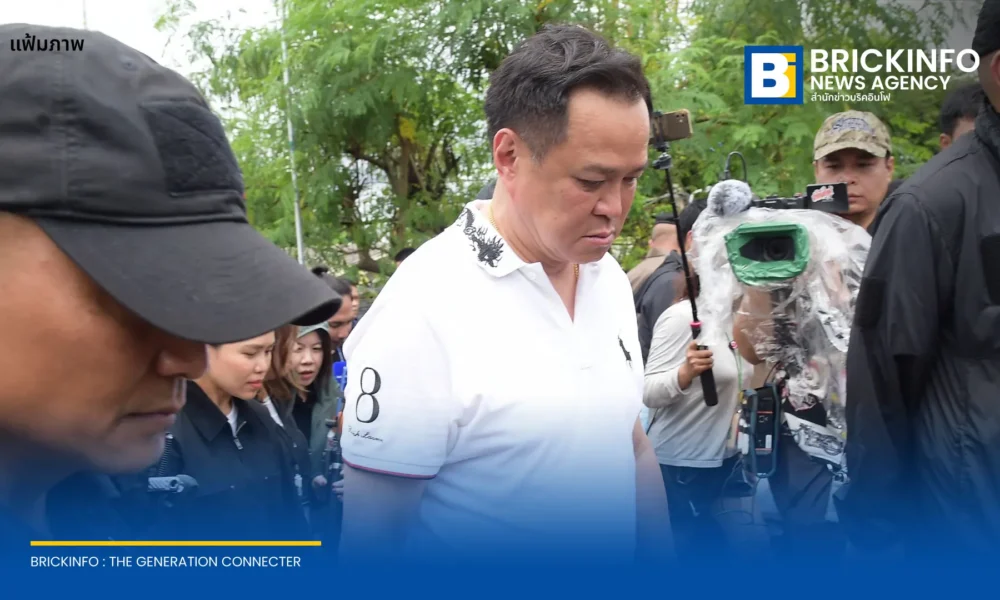 อนุทินนำคณะลงพื้นที่แฟลตการเคหะคลองจั่น แจกถุงยังชีพและอาหารน้ำดื่มช่วยผู้ประสบภัยน้ำท่วมสูง 1.5 เมตร พบรถยนต์จมมิดหลังคา ท่ามกลางเสียงสะท้อนความเดือดร้อนจากชาวบ้าน