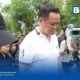 อนุทินนำคณะลงพื้นที่แฟลตการเคหะคลองจั่น แจกถุงยังชีพและอาหารน้ำดื่มช่วยผู้ประสบภัยน้ำท่วมสูง 1.5 เมตร พบรถยนต์จมมิดหลังคา ท่ามกลางเสียงสะท้อนความเดือดร้อนจากชาวบ้าน