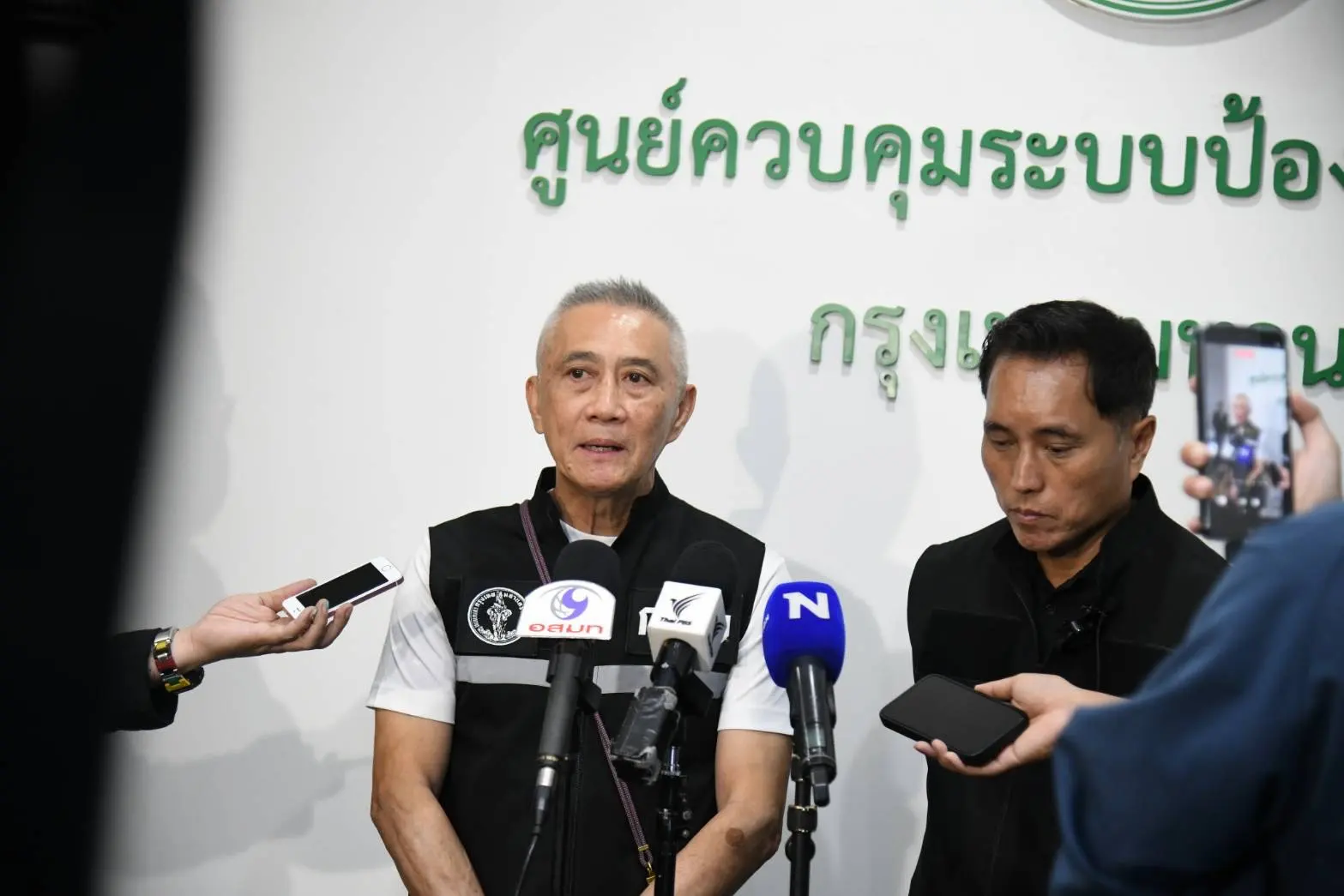 กทม. เร่งสูบระบายน้ำคลองแสนแสบและคลองประเวศบุรีรมย์ลงแม่น้ำเจ้าพระยา คลี่คลายน้ำท่วมฝั่งตะวันออก พร้อมร่วมมือตำรวจเร่งย้ายรถตกค้างคืนผิวจราจร