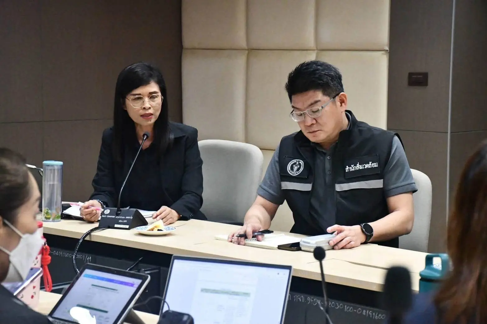 กรุงเทพมหานครเปิดแผนบริหารจัดการขยะมูลฝอยและสิ่งปฏิกูลในภาวะอุทกภัย 3 ระยะ ปรับระบบจัดเก็บตามระดับน้ำ ป้องกันโรคระบาด และเตรียมฟื้นฟูพื้นที่หลังน้ำลด