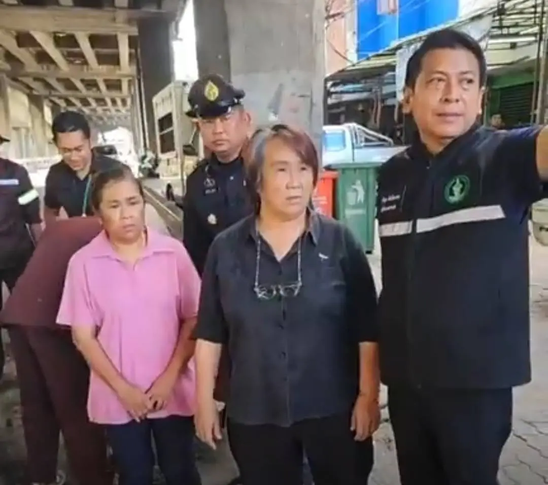 ชัชชาติลงพื้นที่ตรวจสอบเหตุน้ำมันปนเปื้อนในท่อระบายน้ำ ย่านถนนเชื้อเพลิง-พระราม 3 เร่งสกัดการไหลสู่แหล่งน้ำธรรมชาติ ประสานตรวจหาสาเหตุเชิงลึก