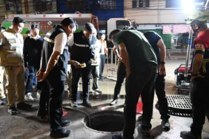 กทม. ตรวจพบจุดน้ำมันรั่วใต้ตอม่อทางด่วนถนนเชื้อเพลิง คาดดินทรุดตัวทำท่อชำรุด เร่งประสานกระทรวงพลังงานแถลงสาเหตุ