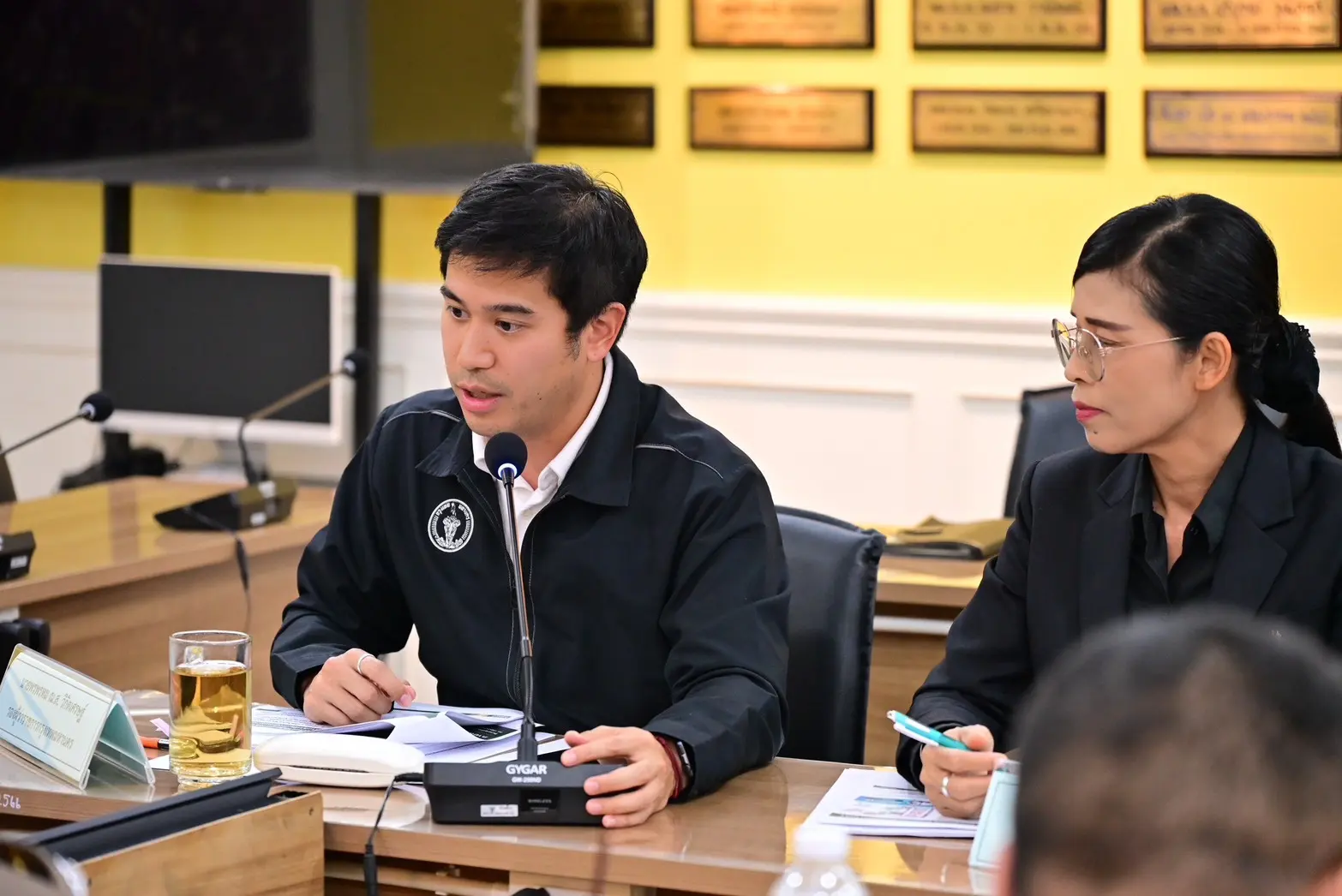 กรุงเทพมหานคร ร่วมกับ บช.น. ประชุมพิจารณาแนวทางออกข้อบังคับจำกัดยานพาหนะเข้าเมืองช่วงวิกฤตฝุ่น PM2.5 พร้อมเดินหน้าตรวจควันดำเข้มข้น