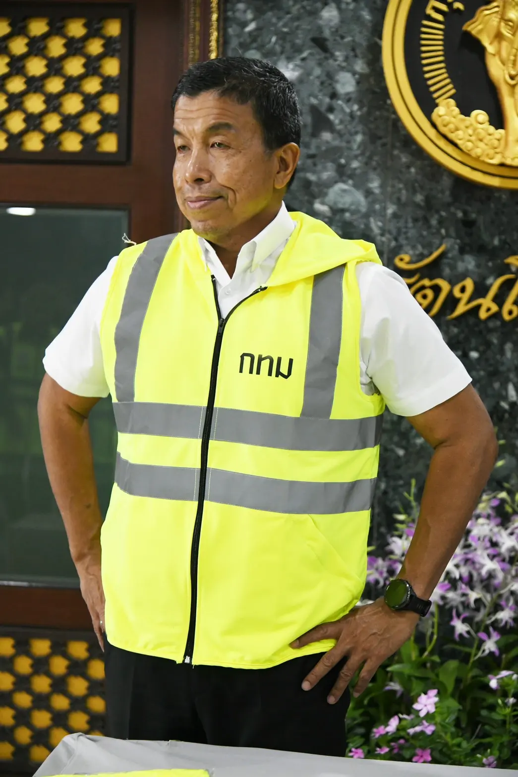 กทม. รับมอบเสื้อกั๊กสะท้อนแสงจากการรีไซเคิลขยะพลาสติกกว่า 600 ตัว มุ่งเพิ่มความปลอดภัยให้พนักงานกวาดถนน พร้อมรณรงค์คัดแยกขยะตั้งแต่ต้นทาง