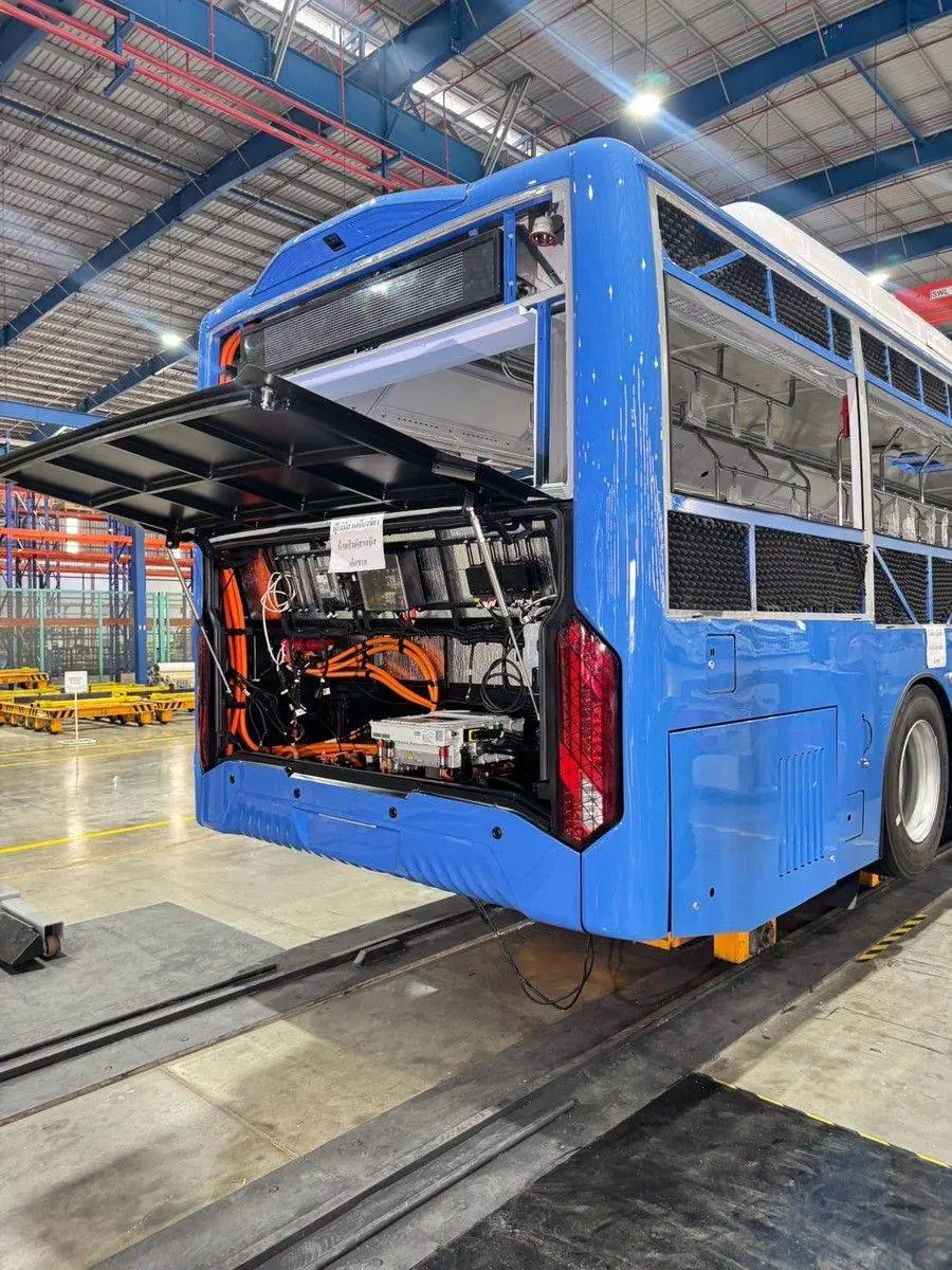 ขสมก. ติดตามความคืบหน้าการประกอบรถเมล์ไฟฟ้า EV ล็อตแรก 1,520 คัน ที่โรงงาน AAB คาดเริ่มทยอยรับมอบวิ่งจริงมีนาคม 2570 ลดต้นทุนองค์กร 4,100 ล้านบาทต่อปี