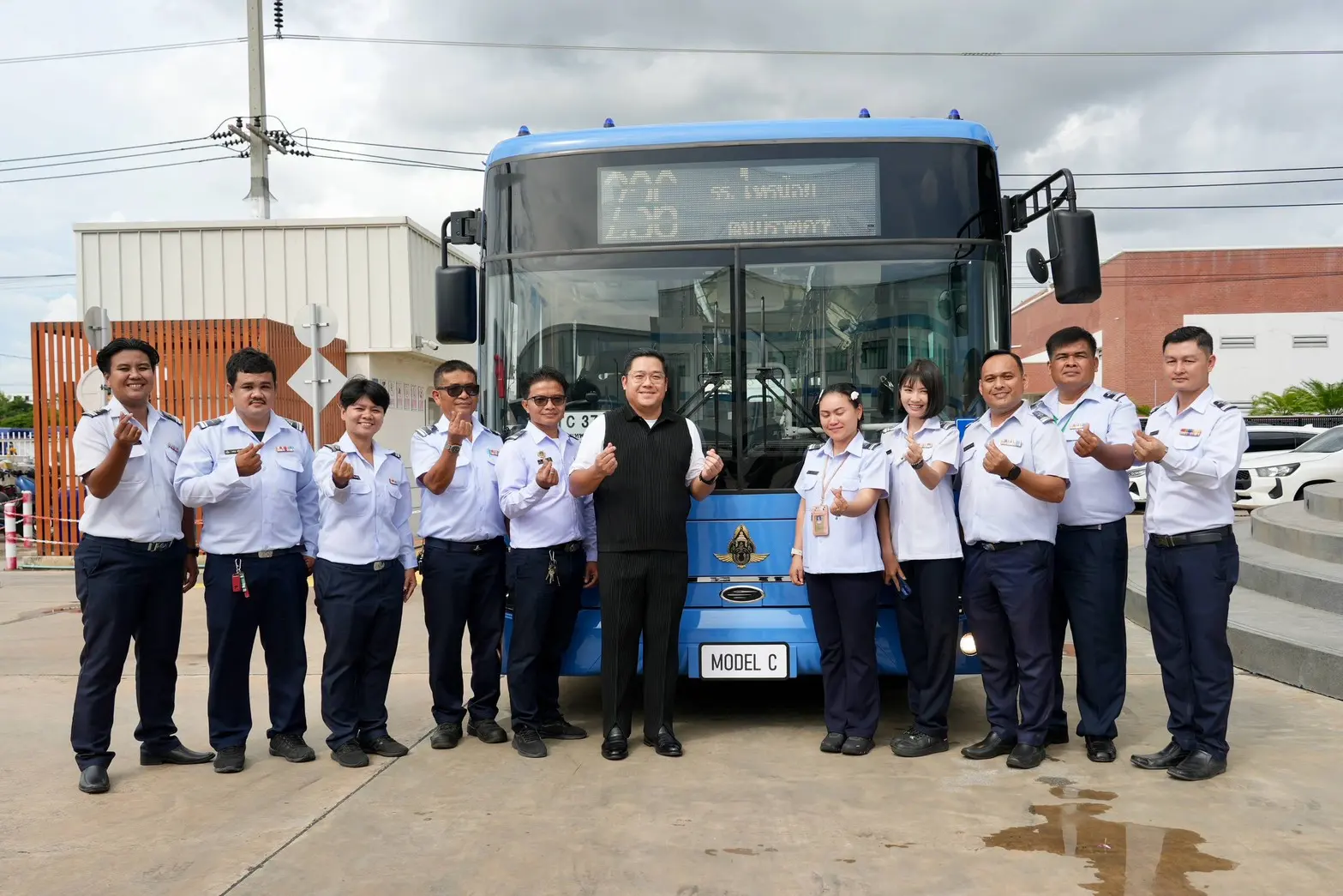ขสมก. นำพนักงานทดสอบรถเมล์ไฟฟ้า EV ต้นแบบ เผยสายการผลิตเฟสแรกคืบหน้า คาดพร้อมส่งมอบล็อตแรก 500 คัน ภายในเดือนมีนาคม 2570 ตามแผนจัดหา 1,520 คัน