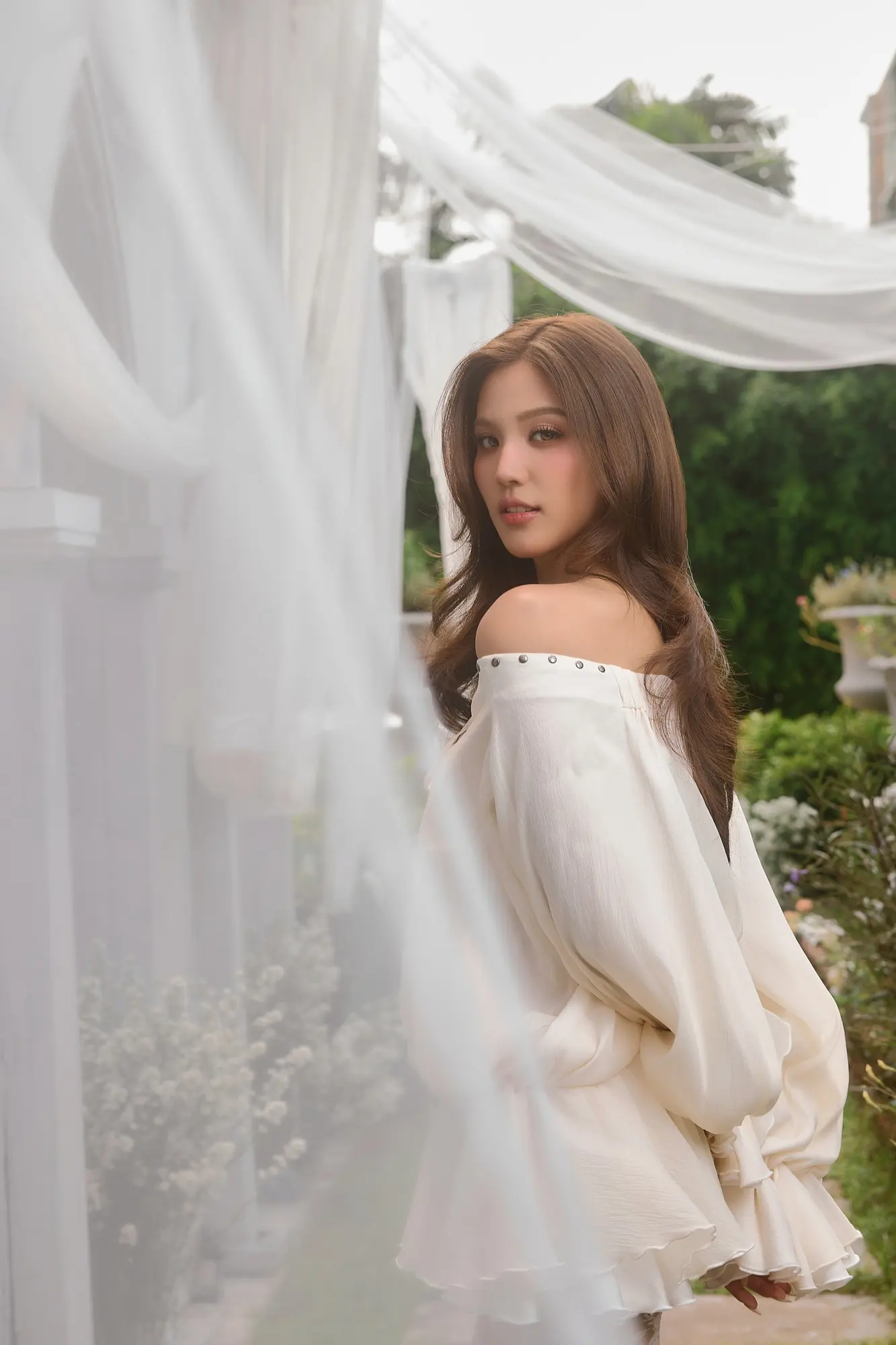BONNIE PATTRAPHUS ปล่อยซิงเกิลเดี่ยวแรก จะรักให้จำ (Your One) สังกัด RISER MUSIC ได้คู่ดูโอ้ EMI THASORN ร่วมแสดงมิวสิกวิดีโอ ต่อยอดจากซีรีส์ เงาใต้พระจันทร์ Moonshadow