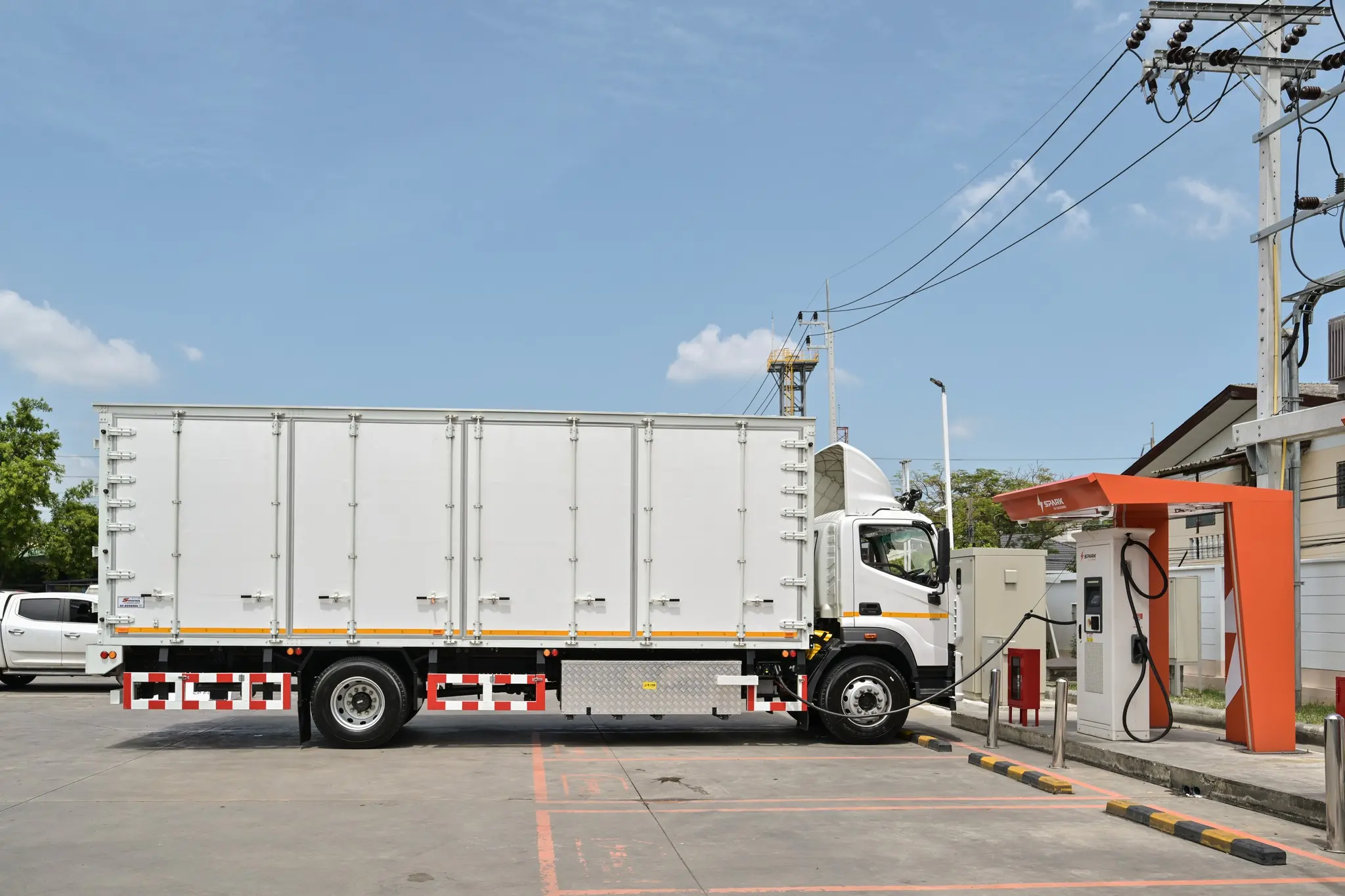 CP FOTON ร่วมมือกับ SPARK EV พัฒนาสถานีชาร์จเร็ว DC Fast Charging สำหรับรถบรรทุกและรถเชิงพาณิชย์กว่า 50 แห่งบนเส้นทางขนส่งหลักทั่วประเทศ