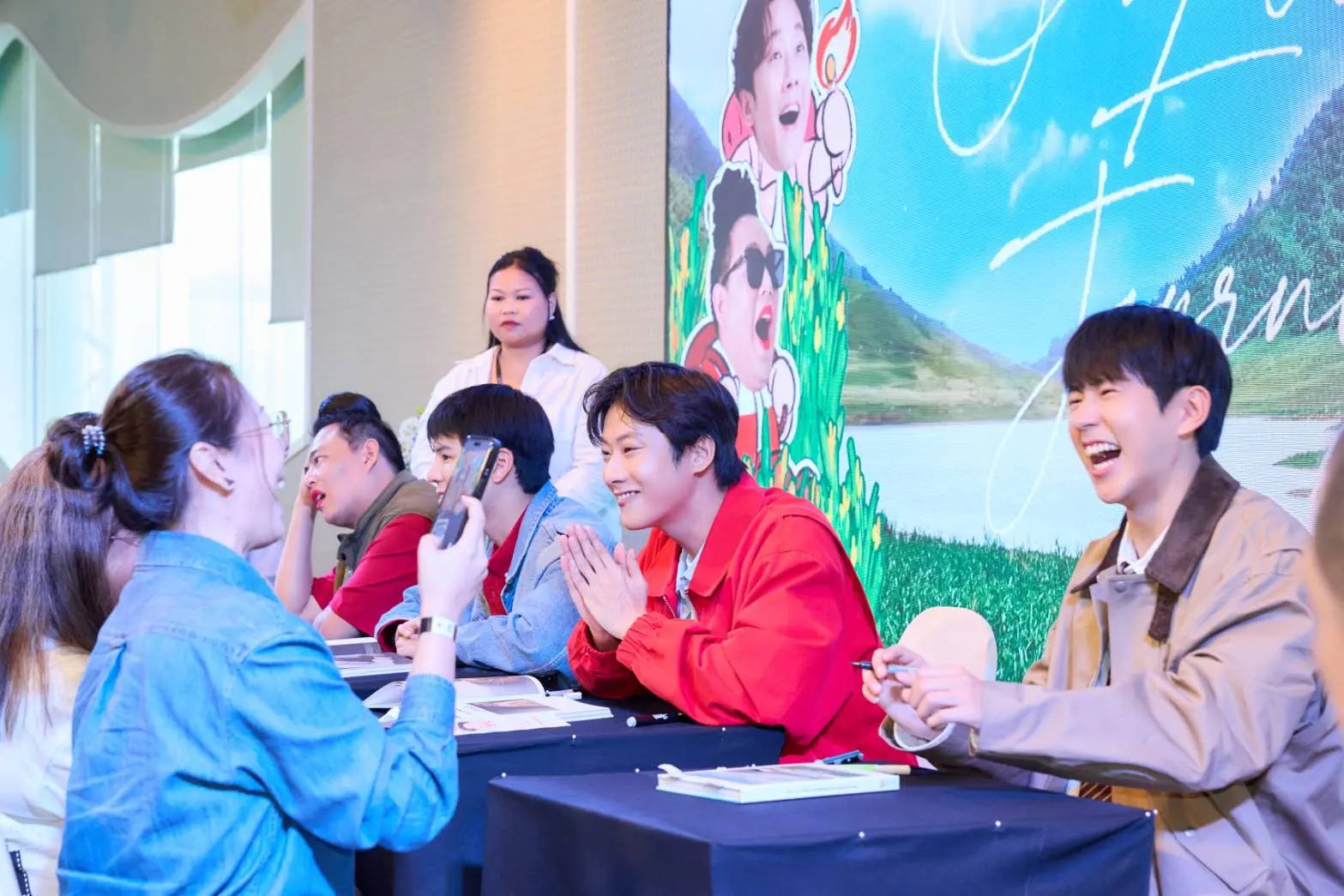 Agavond Entertainment จัดงานแถลงข่าวเปิดตัว Our Little Journey Photobook ของ คัลแลน พี่จอง จูดี้ น้องแดน จากช่อง Cullen HateBerry พร้อมกิจกรรมแฟนไซน์ ณ โรงแรมใบหยกสกาย