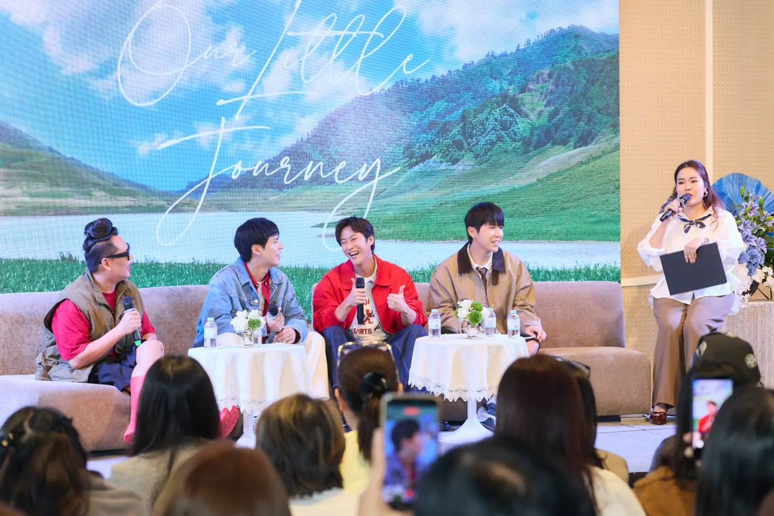 Agavond Entertainment จัดงานแถลงข่าวเปิดตัว Our Little Journey Photobook ของ คัลแลน พี่จอง จูดี้ น้องแดน จากช่อง Cullen HateBerry พร้อมกิจกรรมแฟนไซน์ ณ โรงแรมใบหยกสกาย