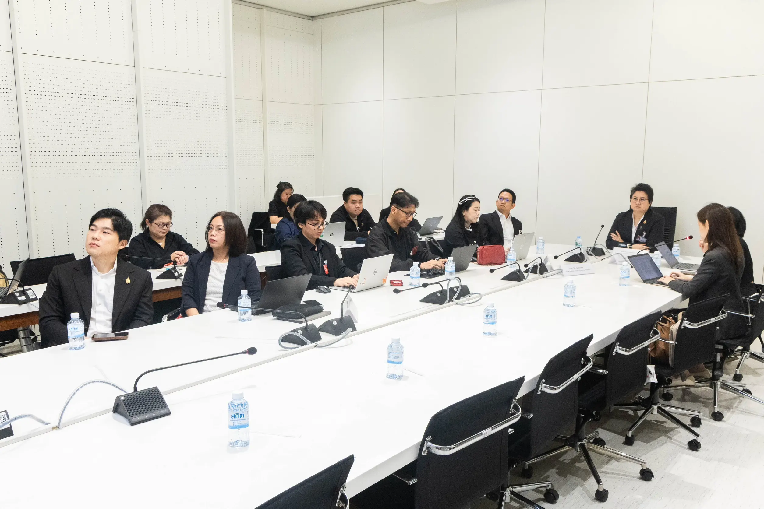 กระทรวงดีอี ร่วมหารือ Meta วางมาตรการ Online Safety มอบ ETDA จัดทำคู่มือผู้ปกครองดูแลเด็กบนโลกออนไลน์ พร้อมเสนอคัดกรองเนื้อหาและติดป้ายระบุ Generative AI