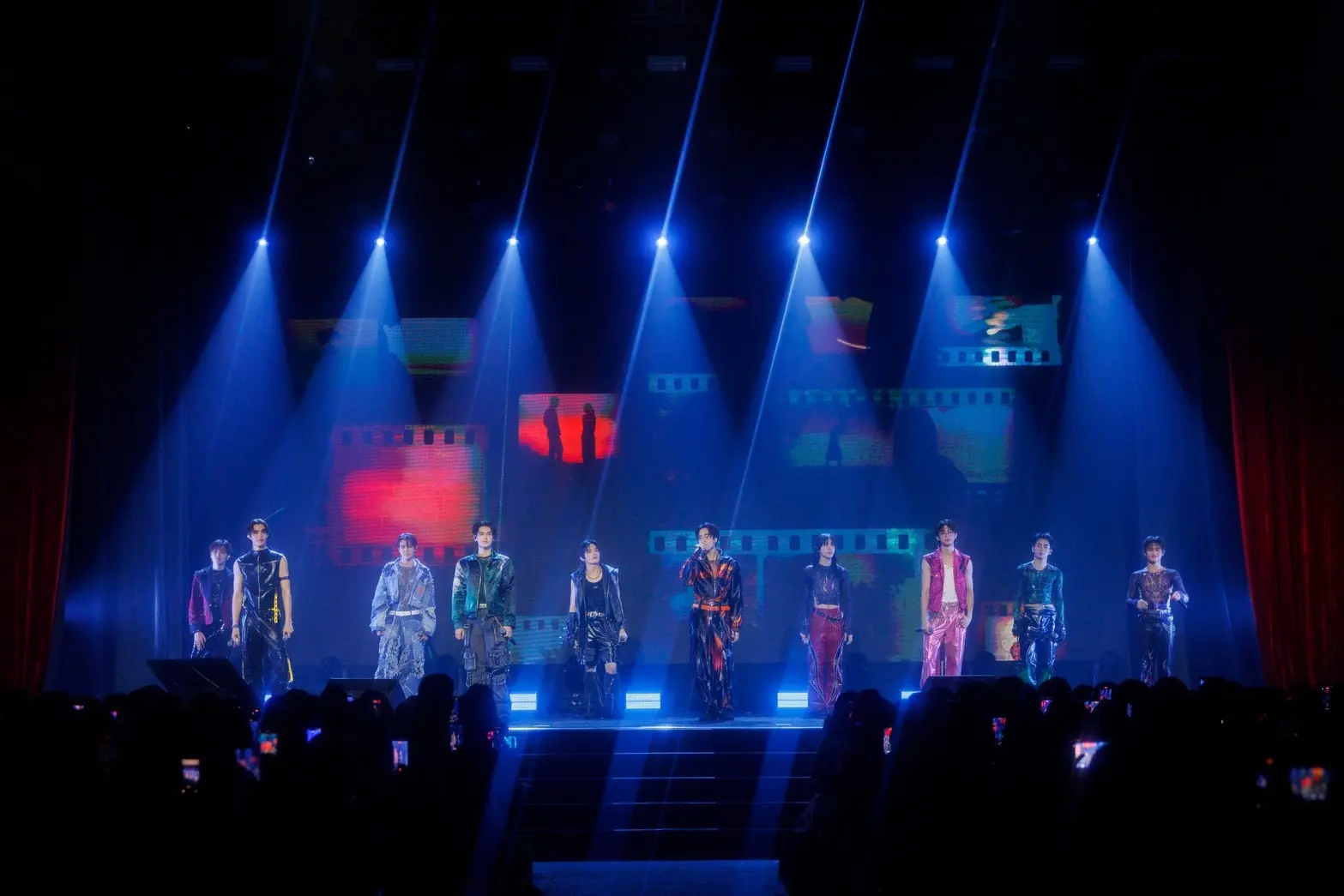 DICE จัด DICE FANCON: The DICEcovery in Ho Chi Minh City เป็นแฟนคอนเสิร์ตต่างประเทศเต็มรูปแบบครั้งแรก และเปิดเอเชียทัวร์ด้วยบัตรขายหมดใน 3 ชั่วโมง