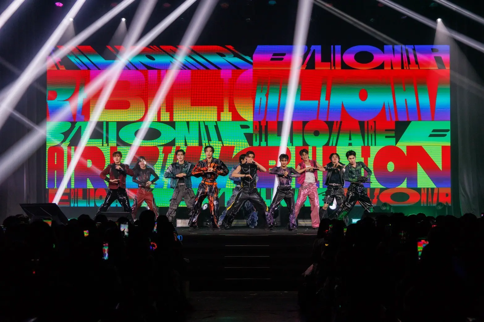 DICE จัด DICE FANCON: The DICEcovery in Ho Chi Minh City เป็นแฟนคอนเสิร์ตต่างประเทศเต็มรูปแบบครั้งแรก และเปิดเอเชียทัวร์ด้วยบัตรขายหมดใน 3 ชั่วโมง