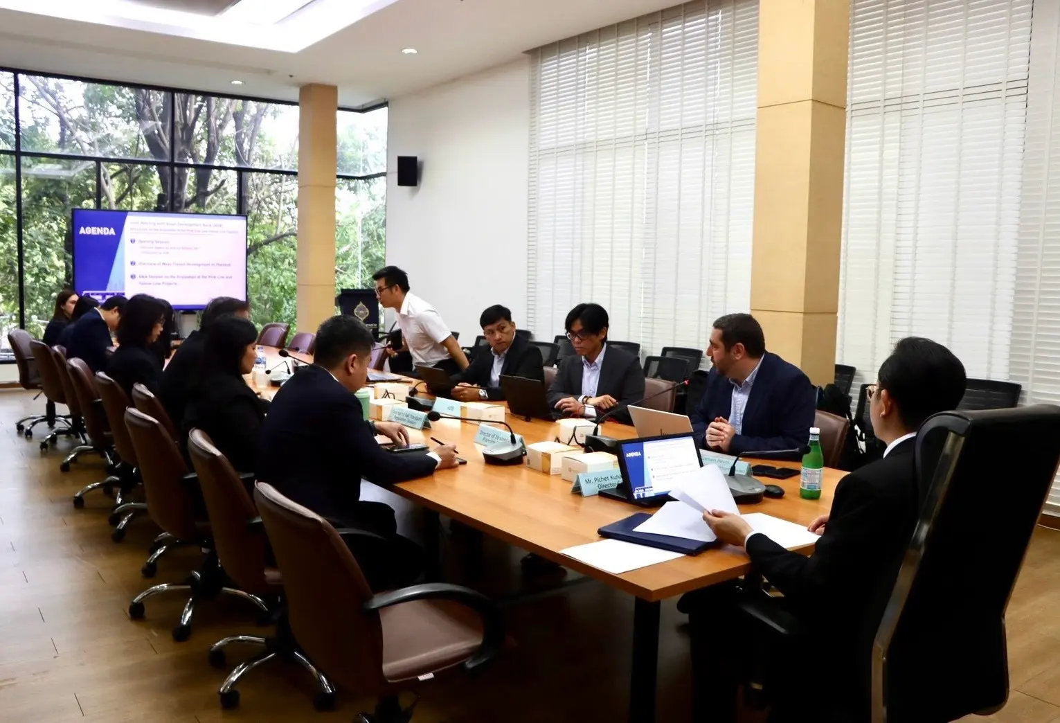 กรมการขนส่งทางราง หารือ ADB ประเมินผลรถไฟฟ้าสายสีชมพู-เหลือง ยอดผู้โดยสาร ส.ค. 69 เพิ่มขึ้น เตรียมใช้ตั๋วร่วมไม่คิดค่าแรกเข้าซ้ำซ้อน ม.ค. 70