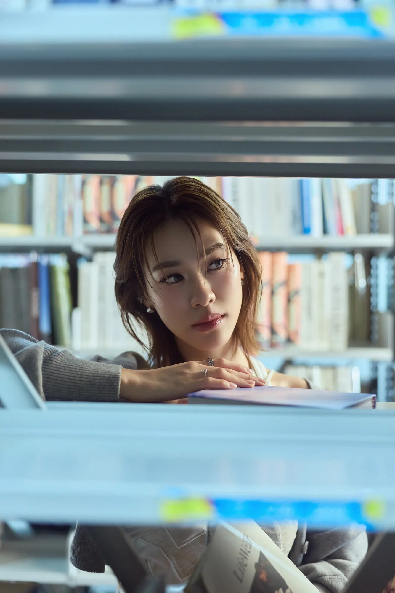EMI THASORN สังกัด RISER MUSIC เปิดตัวซิงเกิลเดี่ยวแรก เพลงรักที่ยังไม่ลืม (Glitch) แนว Pop Ballad พร้อมดึง BONNIE ร่วมแสดงมิวสิกวิดีโอ