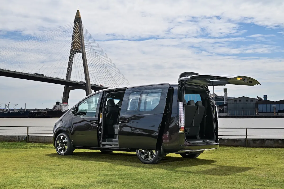 ฮุนได โมบิลิตี้ ประเทศไทย เปิดตัว The new STARIA Hybrid รถ MPV ไฮบริด 11 ที่นั่ง ขุมพลัง Turbo Hybrid 242 แรงม้า เคาะราคาจำหน่ายเริ่มต้น 2,099,000 บาท