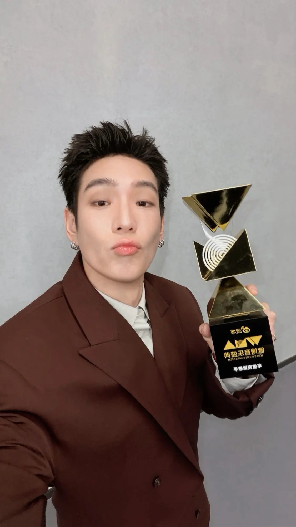 JAYLERR (เจเจ กฤษณภูมิ) ศิลปินจากสังกัด GX10 ASIA คว้ารางวัล The Breakthrough Artist of The Year จากงาน Weibo Music Awards 2026 ณ เมืองอู๋ซี ประเทศจีน