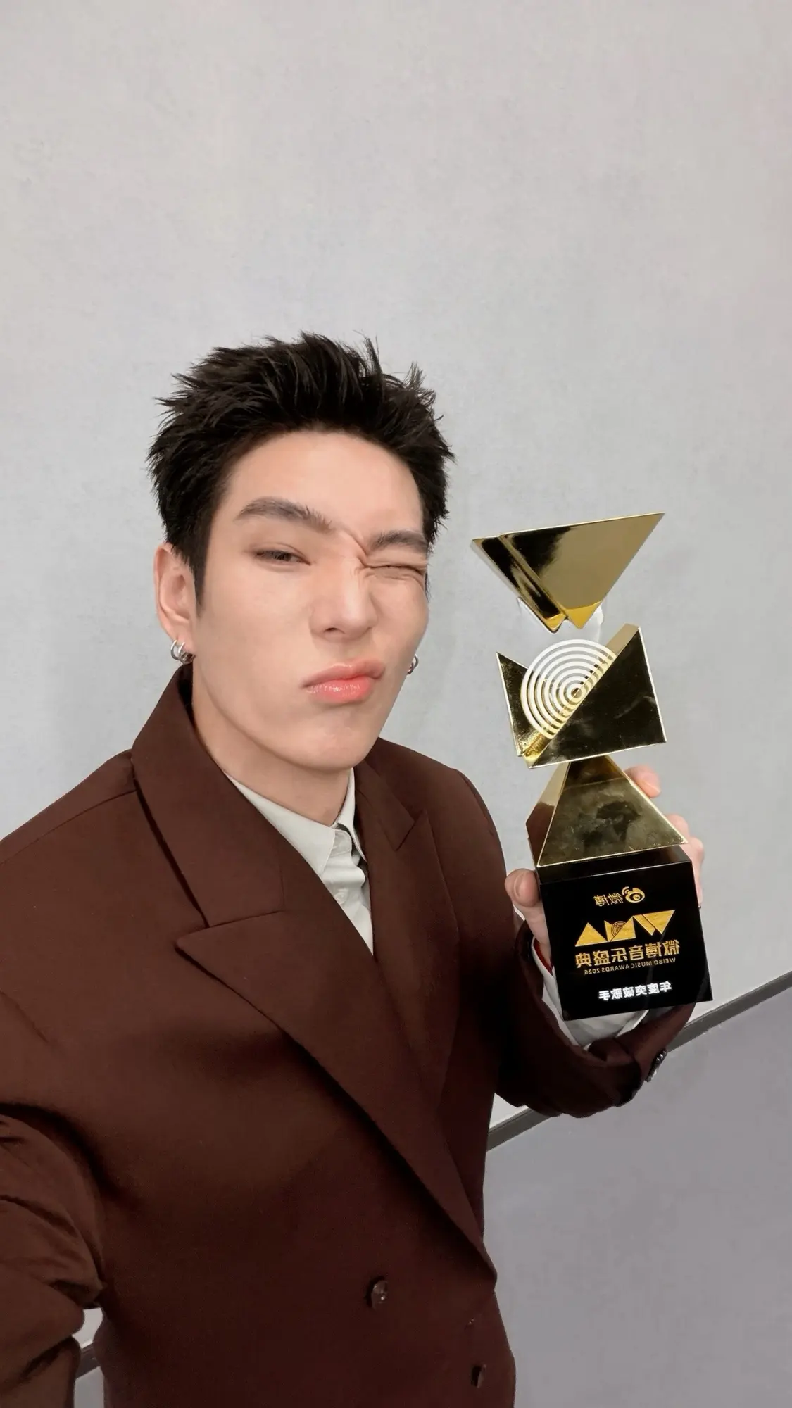 JAYLERR (เจเจ กฤษณภูมิ) ศิลปินจากสังกัด GX10 ASIA คว้ารางวัล The Breakthrough Artist of The Year จากงาน Weibo Music Awards 2026 ณ เมืองอู๋ซี ประเทศจีน