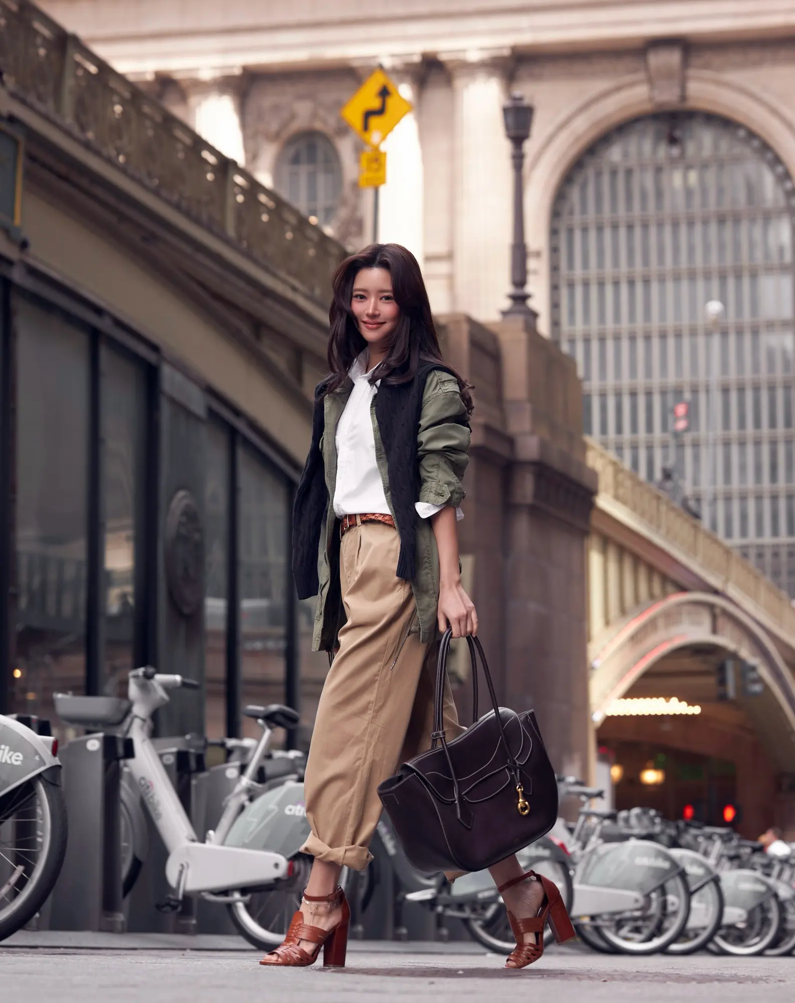 จูเน่ เพลินพิชญา ร่วมชมแฟชั่นโชว์ Ralph Lauren ใน New York Fashion Week และ US Open 2026 พร้อมนำเสนอ 3 ลุคสตรีตจาก Polo Ralph Lauren กลางมหานครนิวยอร์ก