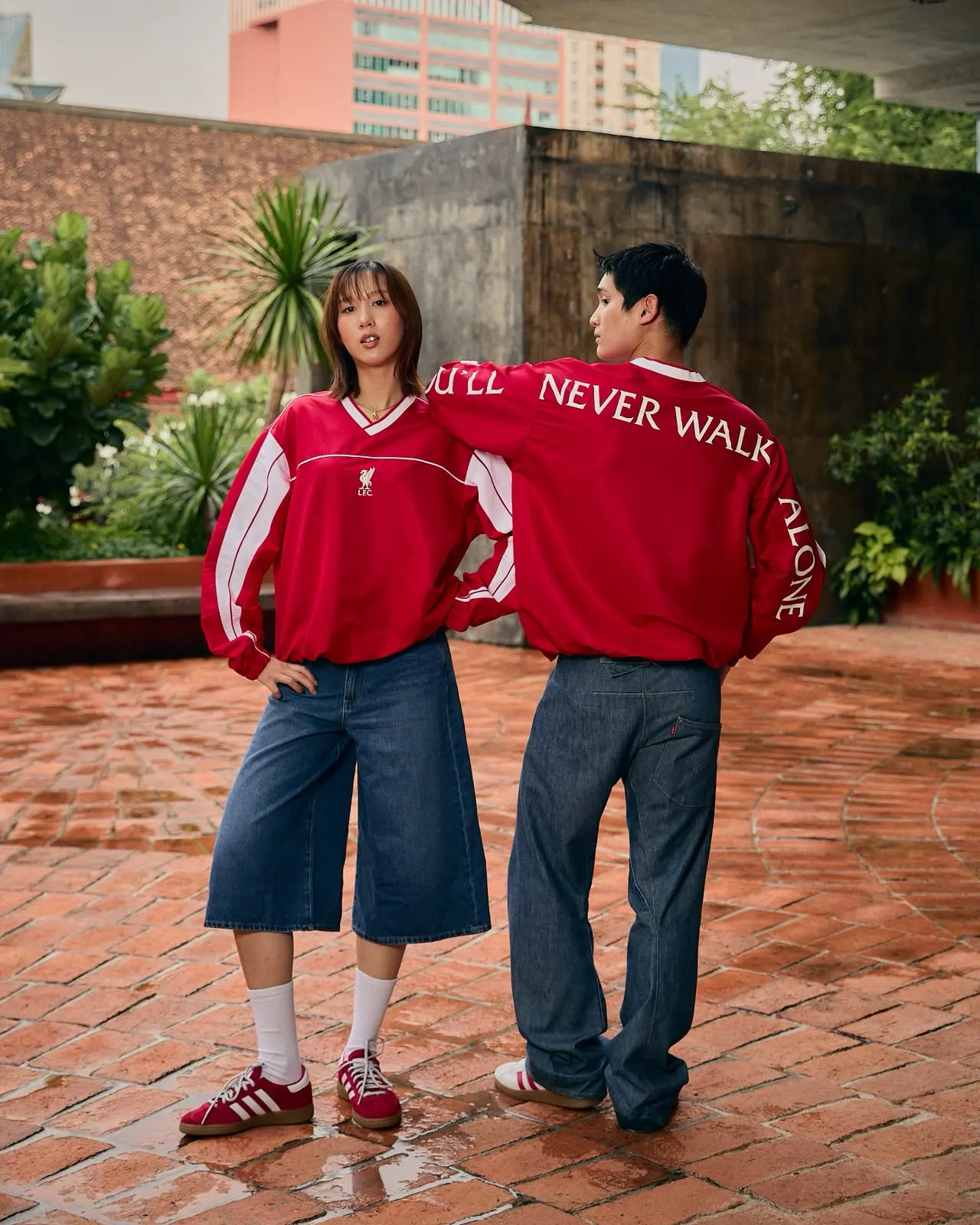 LFC Retail ร่วมกับ เซ็นทรัล รีเทล (CRC) เปิดตัวคอลเลกชัน Red Collection ในไทย นำรายได้ส่วนหนึ่งสนับสนุนโครงการเพื่อเยาวชนและชุมชนของ LFC Foundation