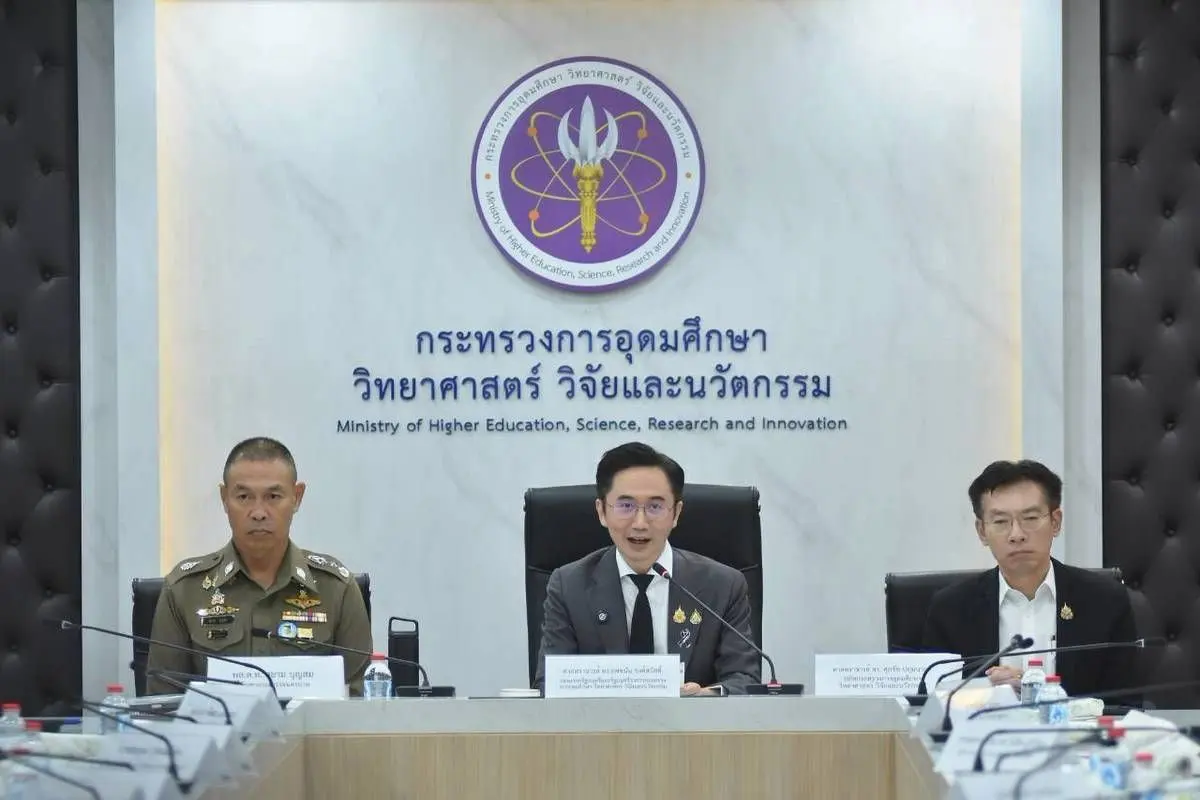 รมว.อว. ประกาศ 4 มาตรการยุติข้อพิพาท อุเทนถวาย-ปทุมวัน สั่งงดใช้พื้นที่เดิมอย่างน้อย 3 เดือน เร่งหาพื้นที่เรียนใหม่ ด้านจุฬาฯ ยืนยันพัฒนาพื้นที่เดิมเพื่อการศึกษา
