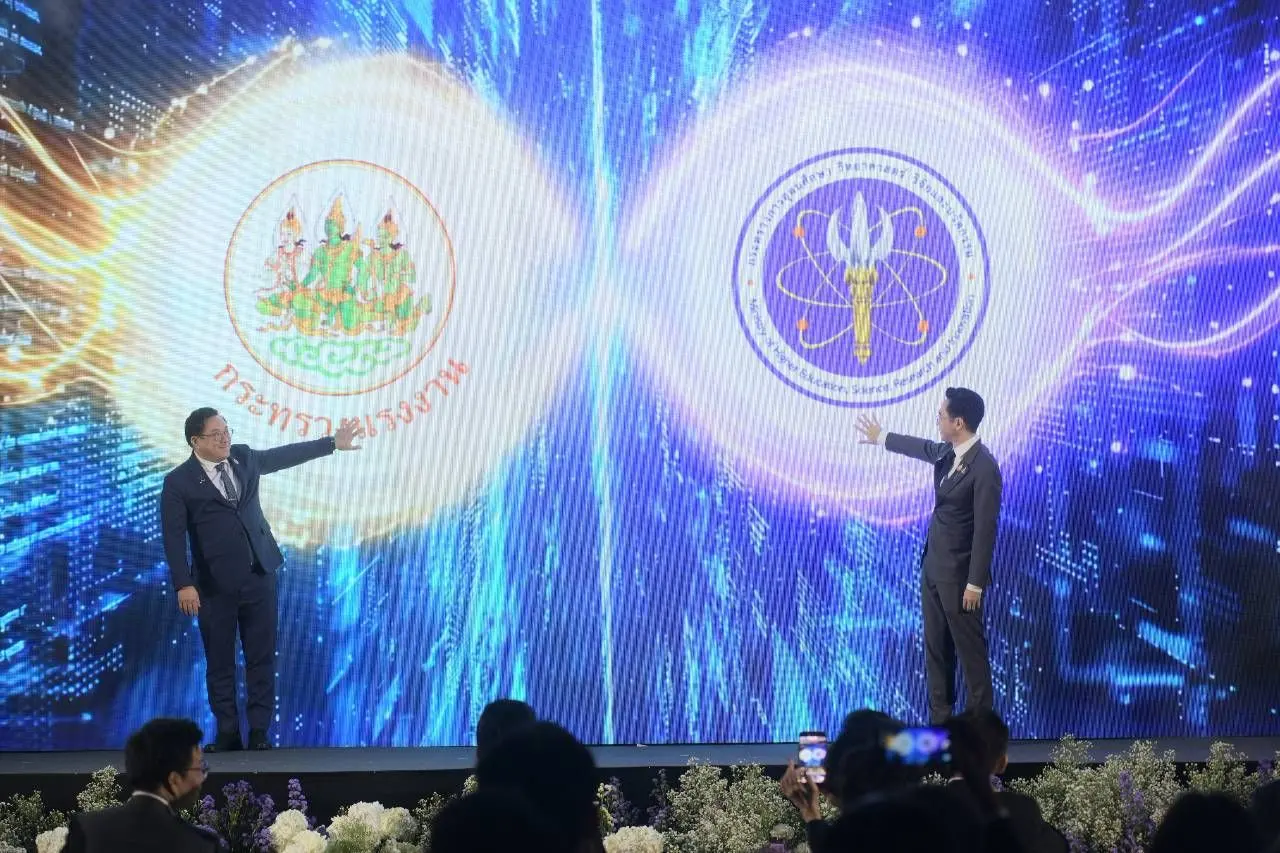 กระทรวง อว. บูรณาการ กระทรวงแรงงาน ลงนามความร่วมมือพัฒนากำลังคนรองรับอุตสาหกรรมเซมิคอนดักเตอร์ ตั้งเป้าผลิตแรงงานสมรรถนะสูง 10,000 คน ภายใน 5 ปี