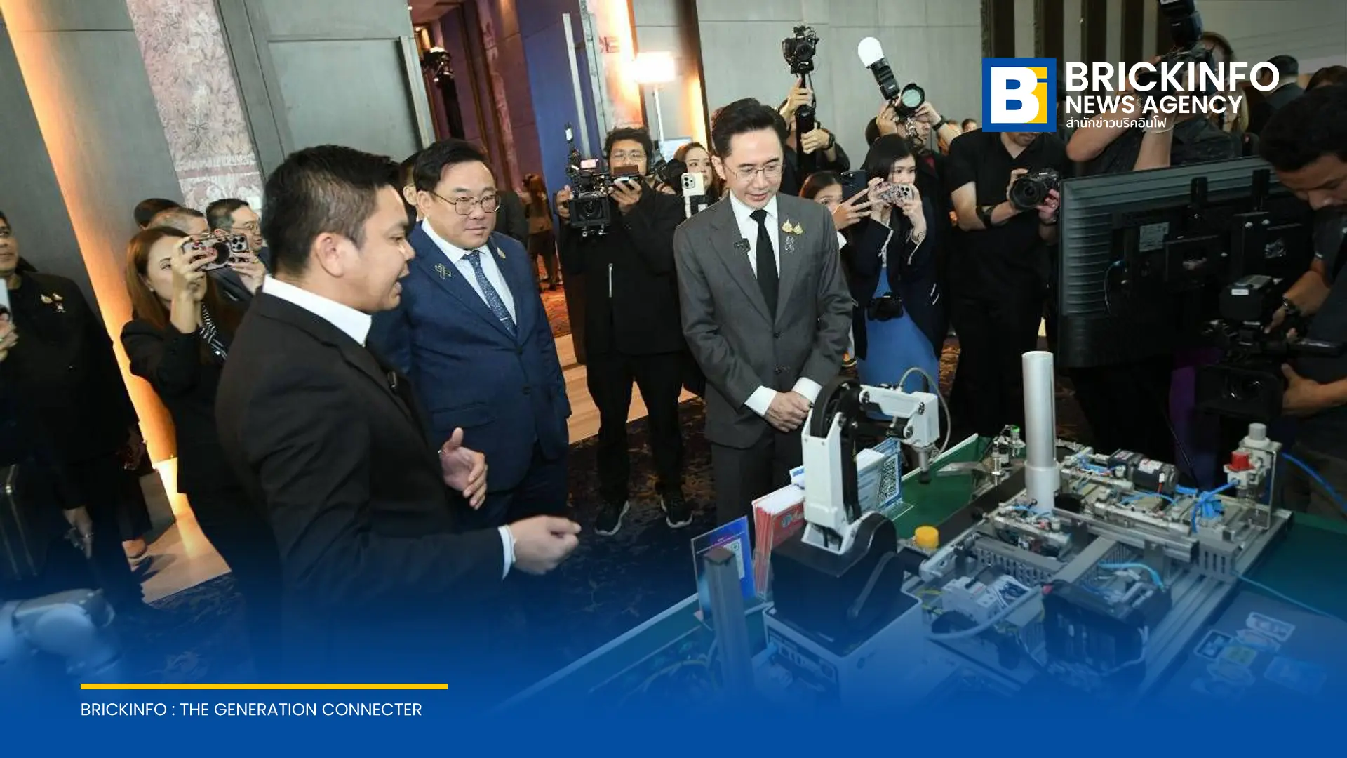 กระทรวง อว. บูรณาการ กระทรวงแรงงาน ลงนามความร่วมมือพัฒนากำลังคนรองรับอุตสาหกรรมเซมิคอนดักเตอร์ ตั้งเป้าผลิตแรงงานสมรรถนะสูง 10,000 คน ภายใน 5 ปี