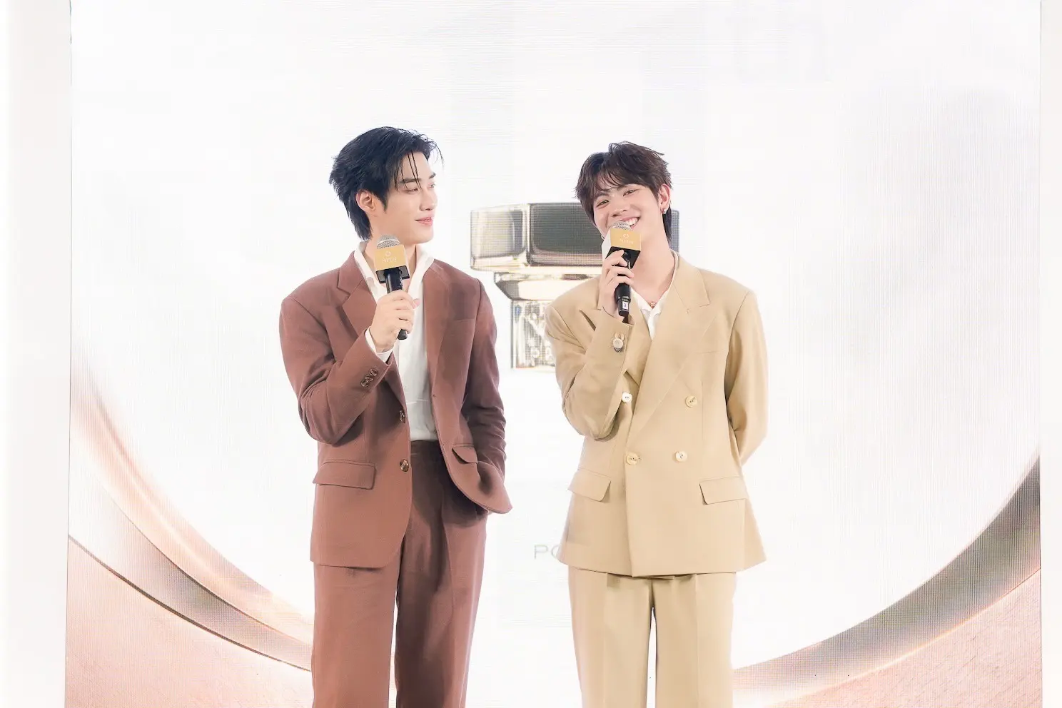 “เจฟ ซาเตอร์” นำทีมพรีเซนเตอร์ครอบครัว MITH แท็กทีม “เก่ง-น้ำปิง-เติ้ล-เฟิร์สวัน” ฉลอง 11 ปี เล่นใหญ่! เนรมิตแลนด์มาร์กแห่งกลิ่นหอมใจกลางเมือง