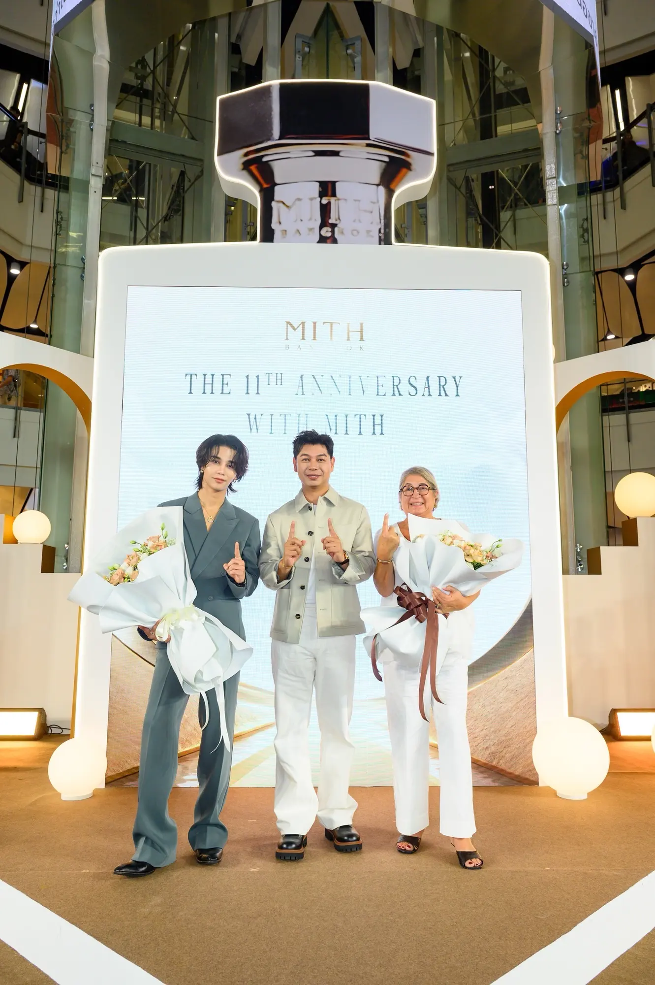 “เจฟ ซาเตอร์” นำทีมพรีเซนเตอร์ครอบครัว MITH แท็กทีม “เก่ง-น้ำปิง-เติ้ล-เฟิร์สวัน” ฉลอง 11 ปี เล่นใหญ่! เนรมิตแลนด์มาร์กแห่งกลิ่นหอมใจกลางเมือง