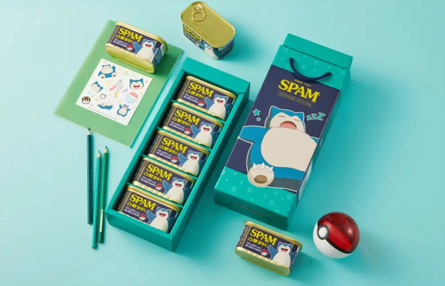 Pokemon ร่วมมือกับแบรนด์ SPAM ในเกาหลีใต้ โดยบริษัท CJ CheilJedang เปิดตัวเซตของขวัญลายตัวละคร Snorlax Ditto และ Charmander ฉลองครบรอบ 30 ปี
