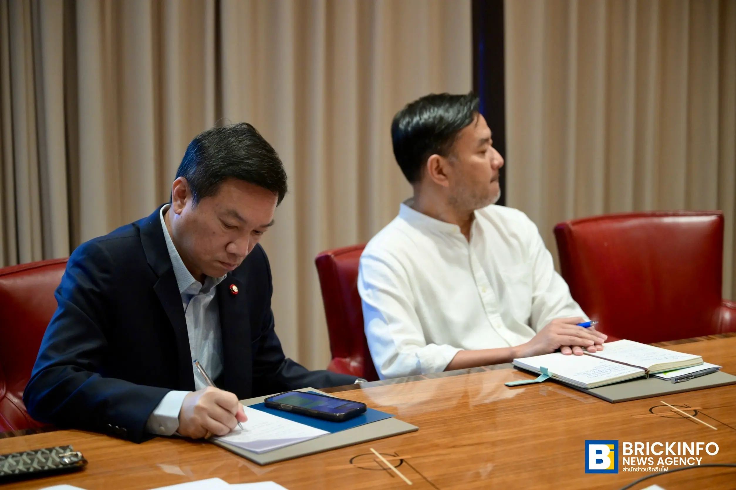 นายกรัฐมนตรีประชุมทางไกลจากลอนดอน สั่งทุกหน่วยงานบูรณาการรับมือน้ำท่วมทั้งระบบ พร้อมเตรียมนัดประชุม ครม. นัดพิเศษทันทีหลังกลับถึงไทย 27 กันยายนนี้