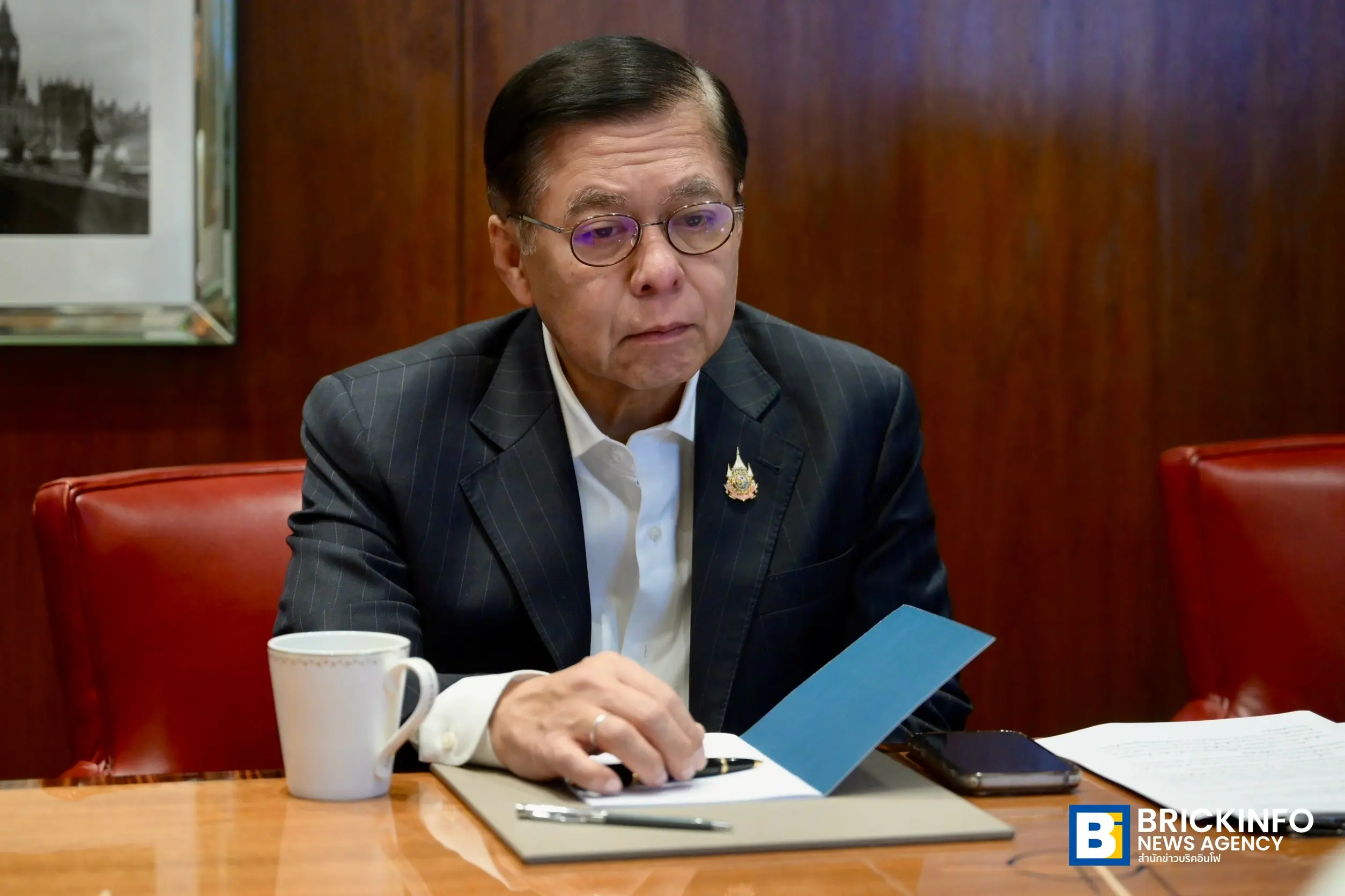 นายกรัฐมนตรีประชุมทางไกลจากลอนดอน สั่งทุกหน่วยงานบูรณาการรับมือน้ำท่วมทั้งระบบ พร้อมเตรียมนัดประชุม ครม. นัดพิเศษทันทีหลังกลับถึงไทย 27 กันยายนนี้