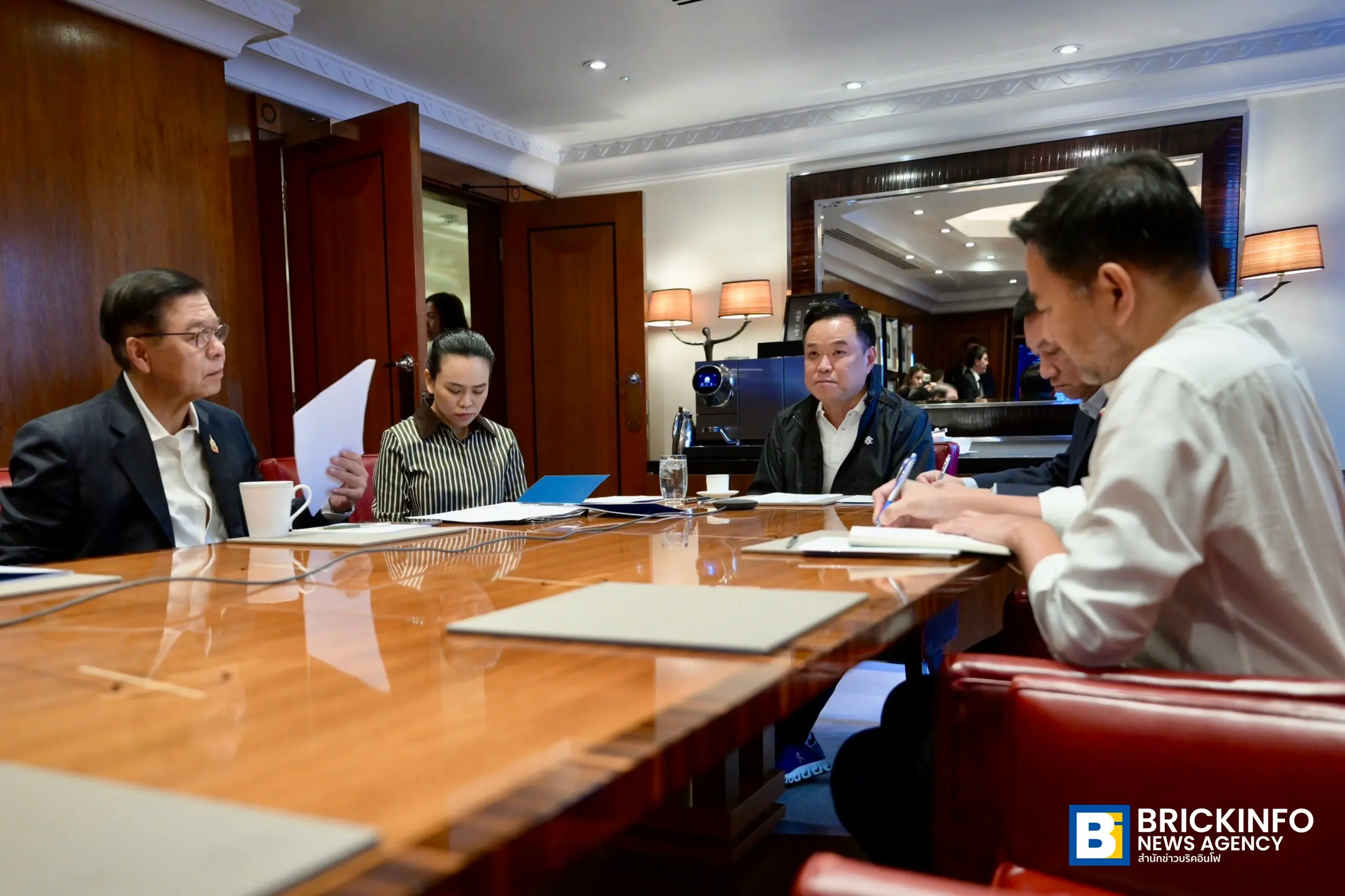 นายกรัฐมนตรีประชุมทางไกลจากลอนดอน สั่งทุกหน่วยงานบูรณาการรับมือน้ำท่วมทั้งระบบ พร้อมเตรียมนัดประชุม ครม. นัดพิเศษทันทีหลังกลับถึงไทย 27 กันยายนนี้