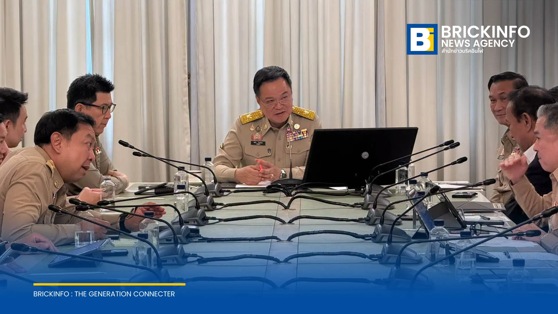 นายกรัฐมนตรีประชุมด่วนแก้ปัญหาน้ำท่วมกรุงเทพมหานคร ตั้งผู้ว่าฯ กทม. เป็นผู้บัญชาการหลัก เร่งระบายน้ำและวางแนวทางเยียวยาผู้ประสบภัย