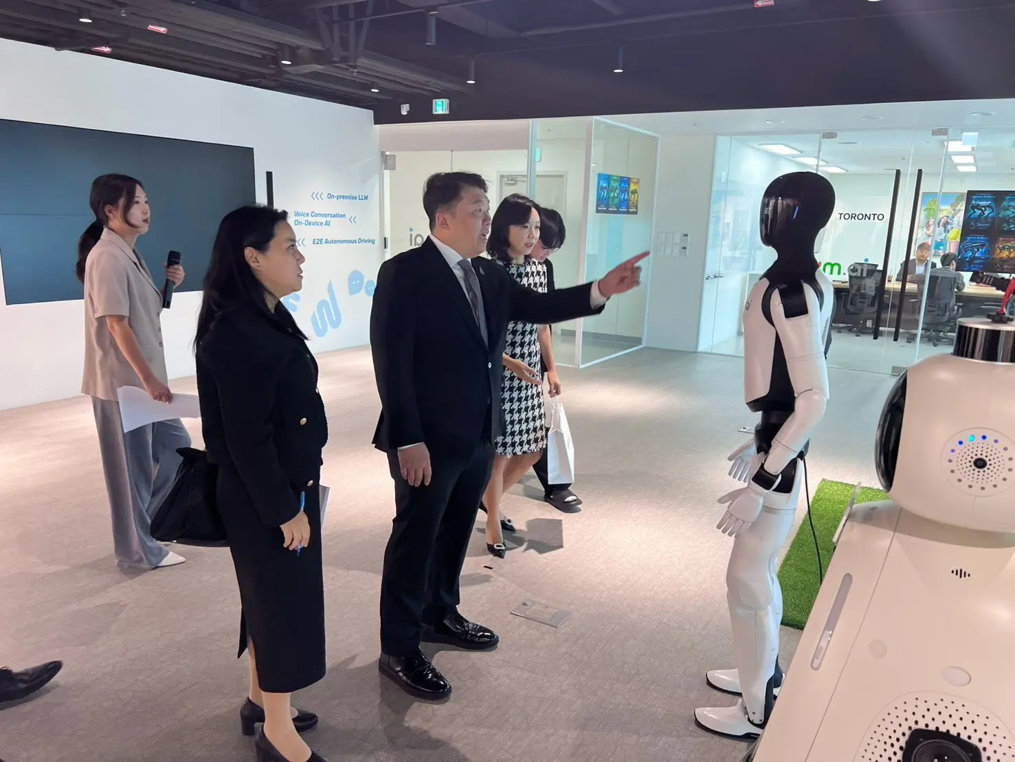 สิริพงศ์ อังคสกุลเกียรติ นำคณะคมนาคมหารือ MAUM.AI และ Kakao Mobility ที่เกาหลีใต้ ศึกษาเทคโนโลยี AI ระบบ MaaS และรถยนต์ไร้คนขับ หวังยกระดับขนส่งไทย