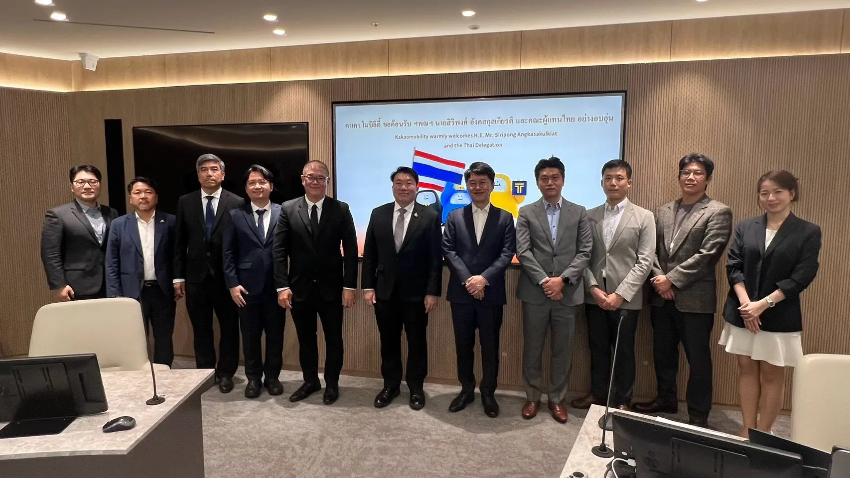 สิริพงศ์ อังคสกุลเกียรติ นำคณะคมนาคมหารือ MAUM.AI และ Kakao Mobility ที่เกาหลีใต้ ศึกษาเทคโนโลยี AI ระบบ MaaS และรถยนต์ไร้คนขับ หวังยกระดับขนส่งไทย