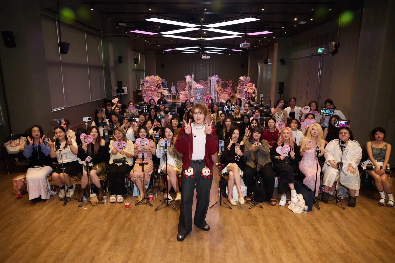 SMART CSNP หรือ สมาร์ท ชิษณุพงศ์ จากสังกัด GRAND IVORY RECORD จัดงานแฟนมีตติ้งเดี่ยวฉลองวันคล้ายวันเกิดอายุครบ 25 ปี ครั้งแรกในไทย ณ GLOWFISH SATHON